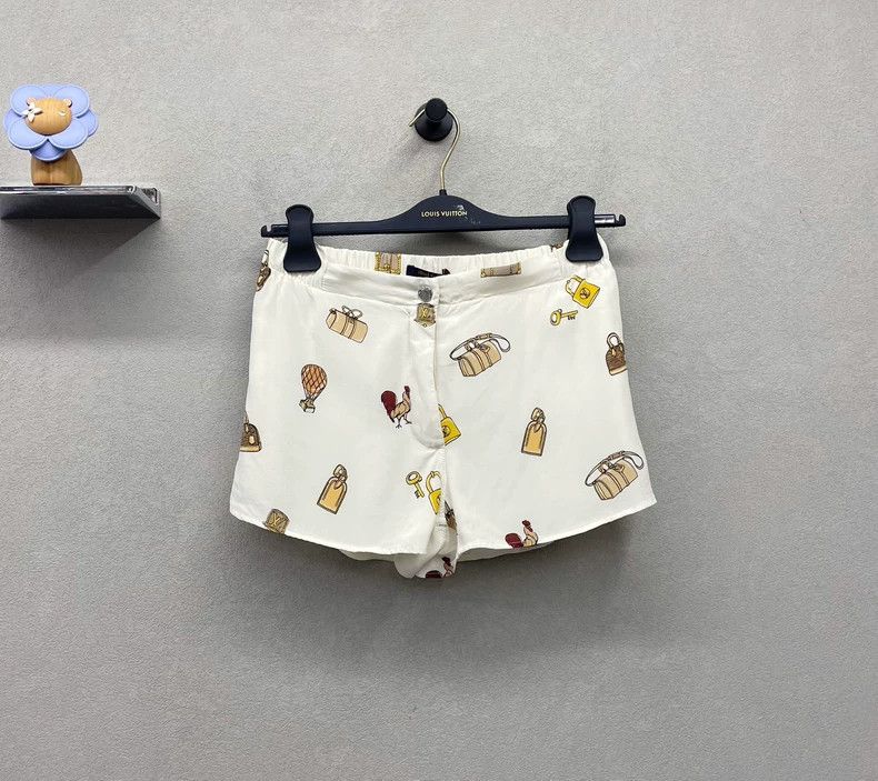 Louis Vuitton Beige Printed Silk Short Pants Size 36- DMC Size US 36 / EU 52 - 1 Thumbnail