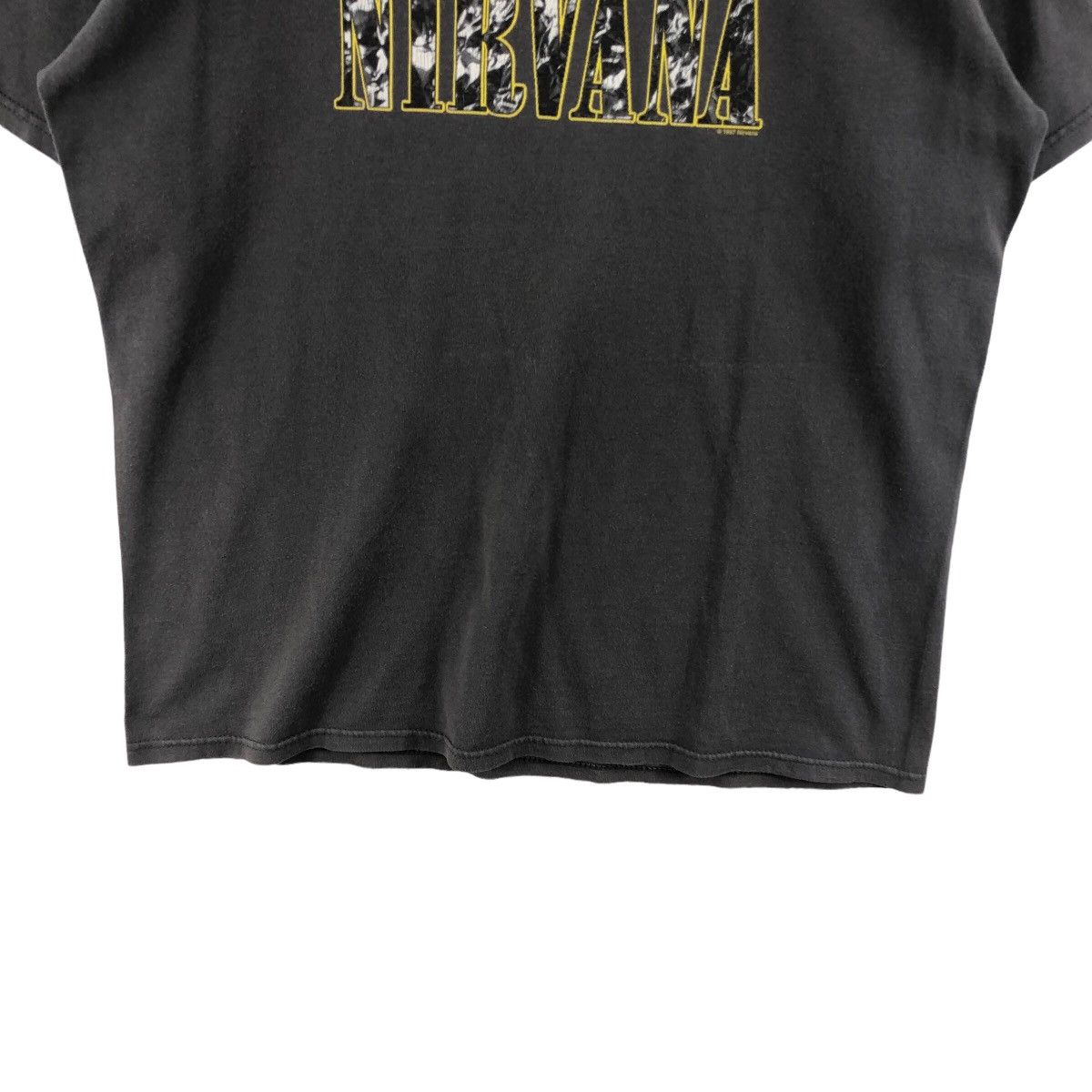 Nirvana × Vintage Pick!! Vtg 1997 NIRVANA KURT COBAINE Faded Top Tee Tshirt Size US L / EU 52-54 / 3 - 4 Thumbnail