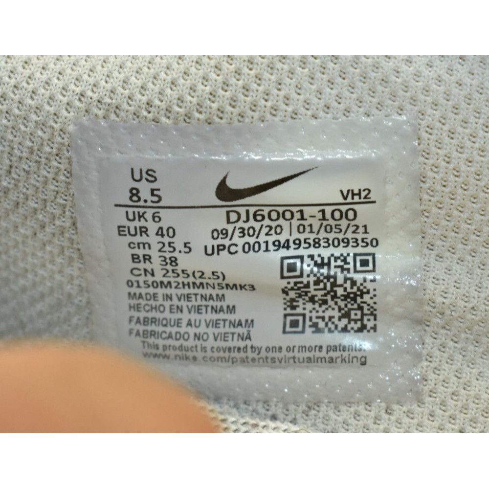 Nike Nike Air Max Excee Womens Shoes Size 8.5 White Athletic Runn Size US 8.5 / IT 38.5 - 10 Thumbnail