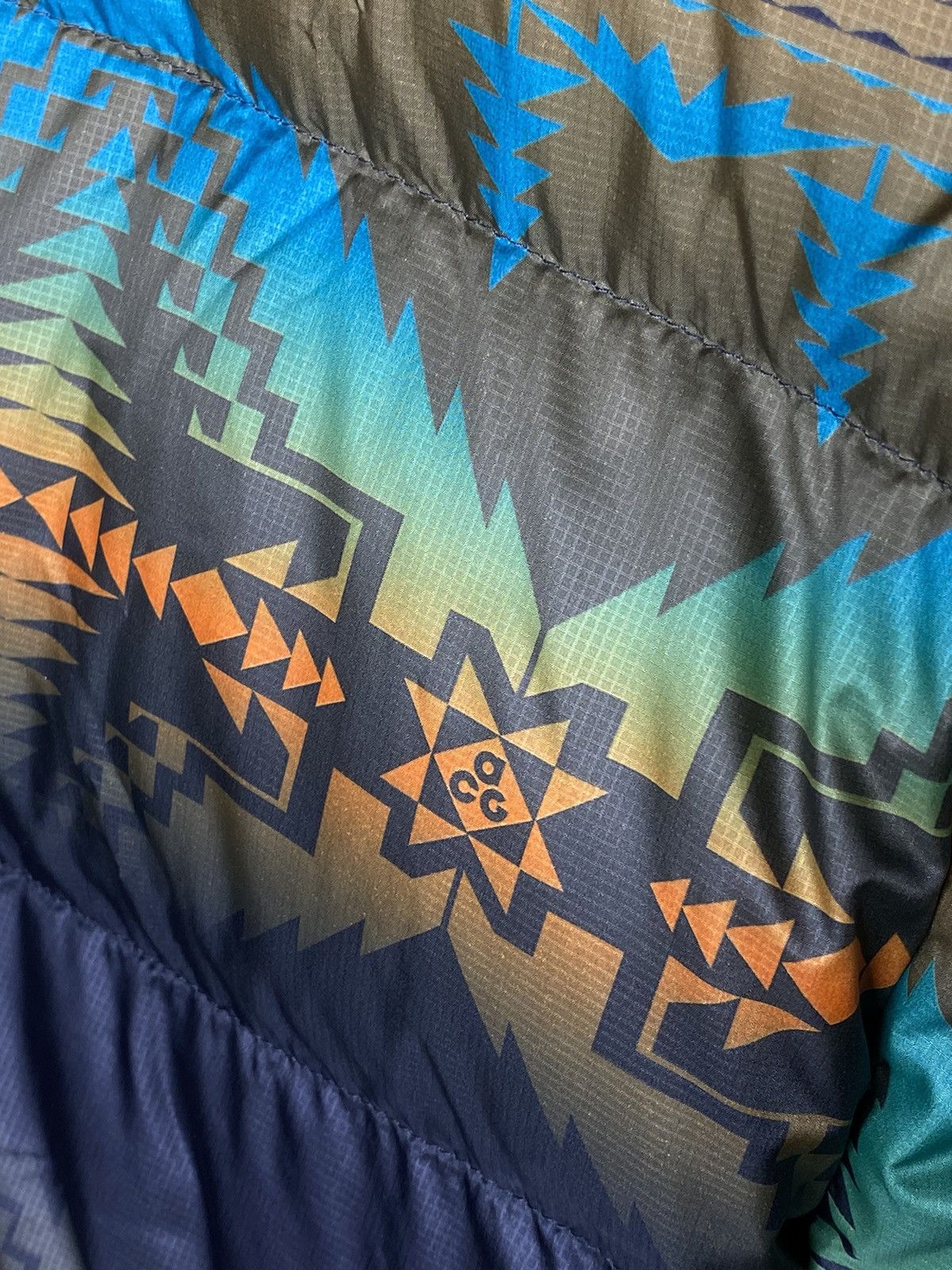 Nike ACG × Pendleton Nike ACG x Pendleton Vintage Y2K Puffer Jacket Aztec Pattern Size US L / EU 52-54 / 3 - 5 Thumbnail