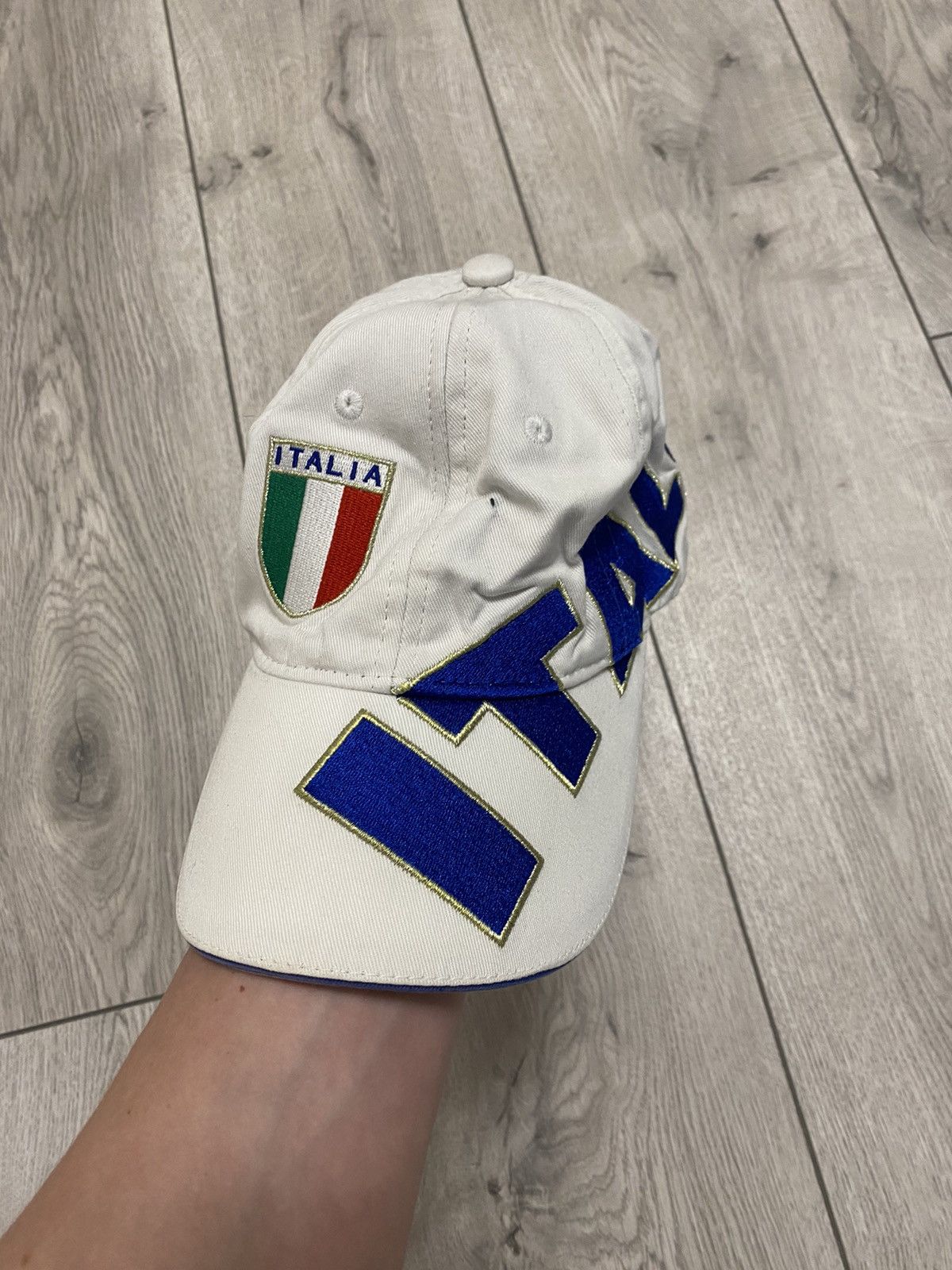 Vintage Vintage Y2K ITALIA white Cap Hat Embroidered Italia Flag Size ONE SIZE - 1 Thumbnail