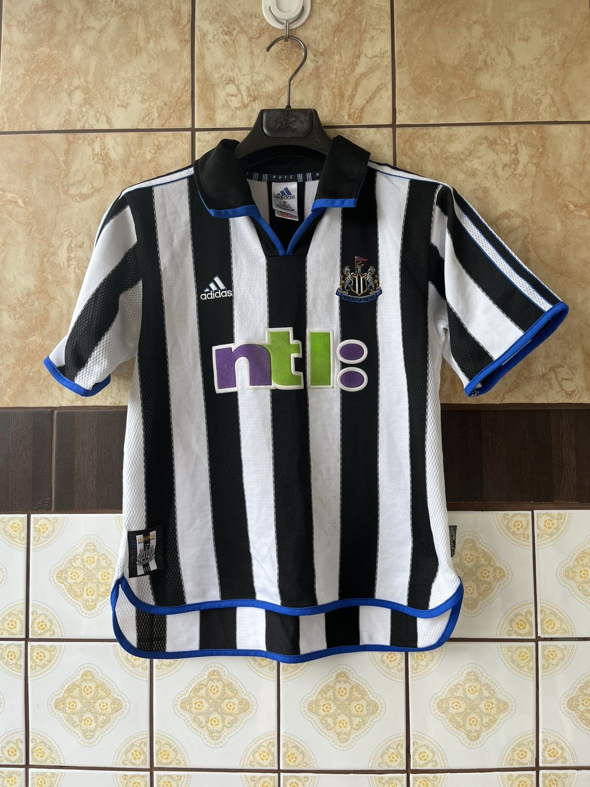 Adidas Vintage 2000/2001 Kids New Castle Adidas jersey Size US XXS / EU 40 - 1 Thumbnail