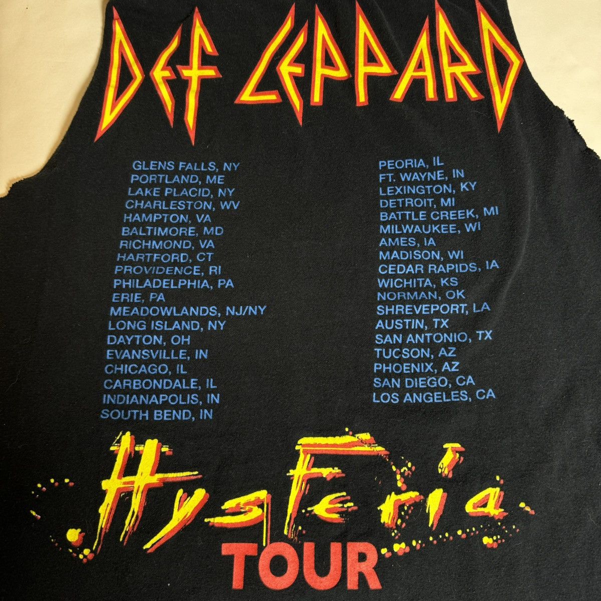 Band Tees × Def Leppard Def Leppard Pyromania Cut-Off Double-Sided Rock Tour T-Shirt Size US S / EU 44-46 / 1 - 5 Thumbnail
