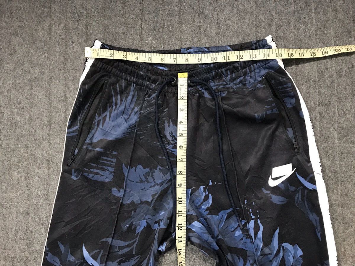 Nike Nike Sportwear Floral Tracksuit Jogger Pant Stretchable Size 30" / US 8 / IT 44 - 7 Thumbnail