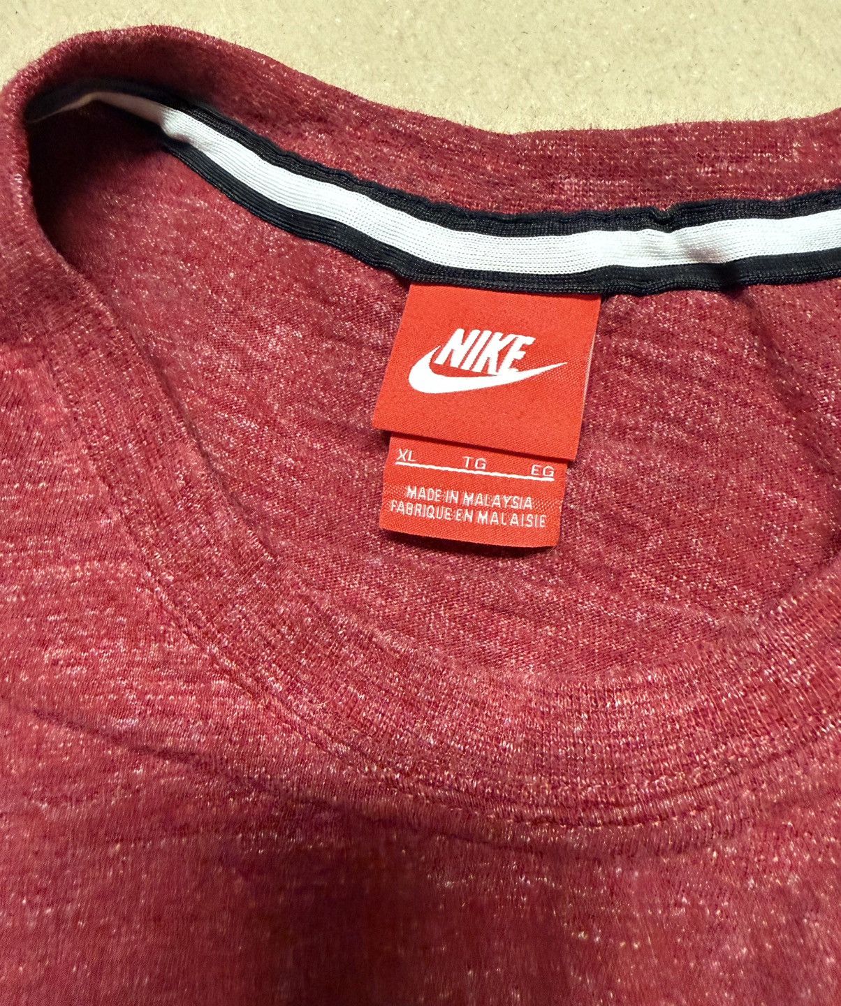 Nike Nike Red fashion T Shirt Extra Large XL Nice Rare! Size US XL / EU 56 / 4 - 4 Thumbnail