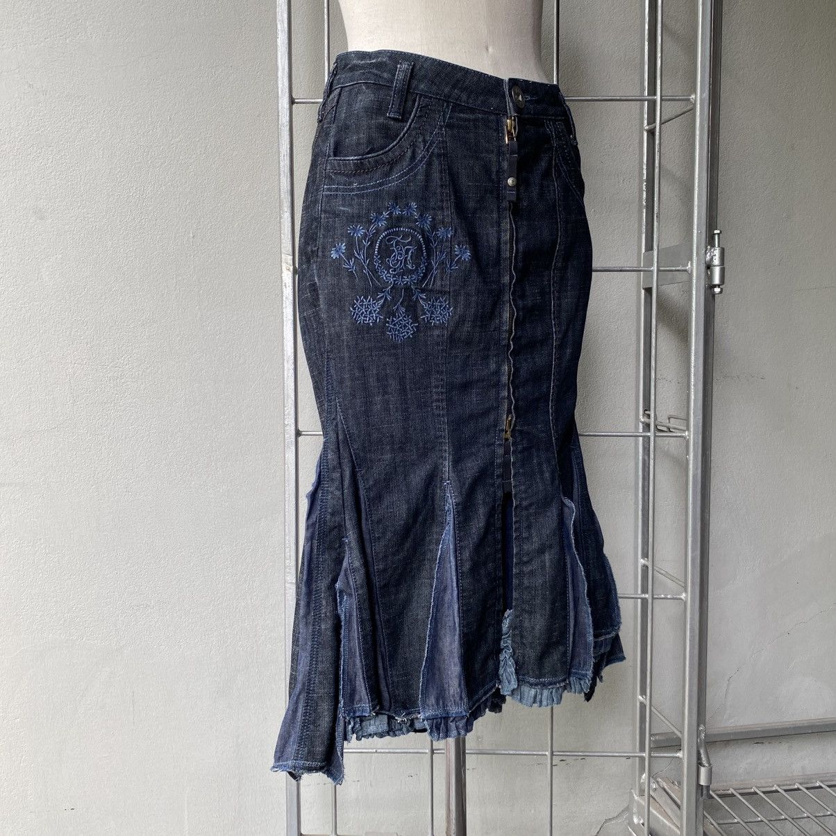 Marithe + Francois Girbaud Marithe + Francois Girbaud F/W 2005 denim skirt runway piece Size 27" / US 4 / IT 40 - 20 Thumbnail