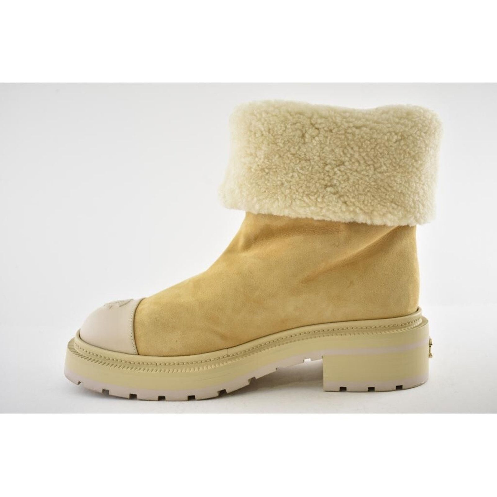 Chanel Chanel 20N Beige Suede Shearling Fur CC Cap Toe Pull On Mid Size US 7.5 / IT 37.5 - 7 Thumbnail