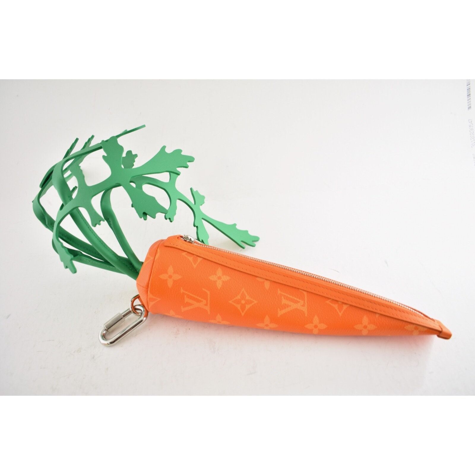 Louis Vuitton Louis Vuitton Carrot Pouch Giant Keychain Charm Virgil Size ONE SIZE - 2 Thumbnail