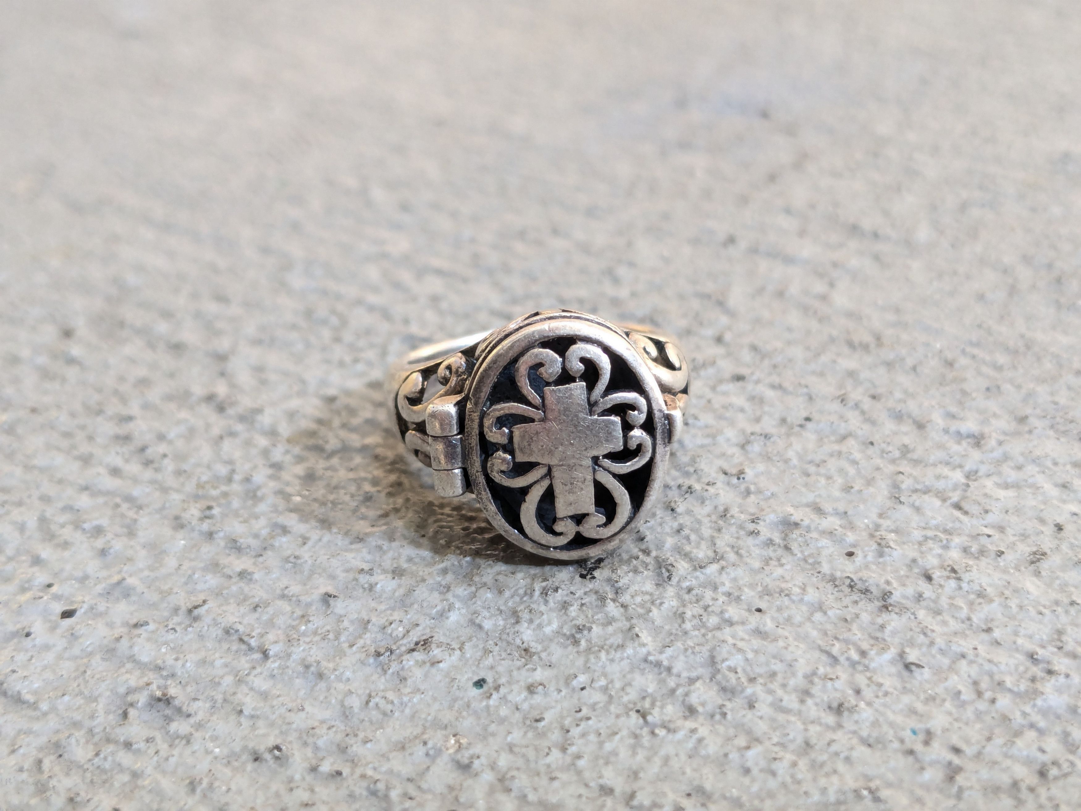 Jewelry × Sterling Silver Sterling Silver Poison Ring 5.75 Cross Size ONE SIZE - 2 Thumbnail