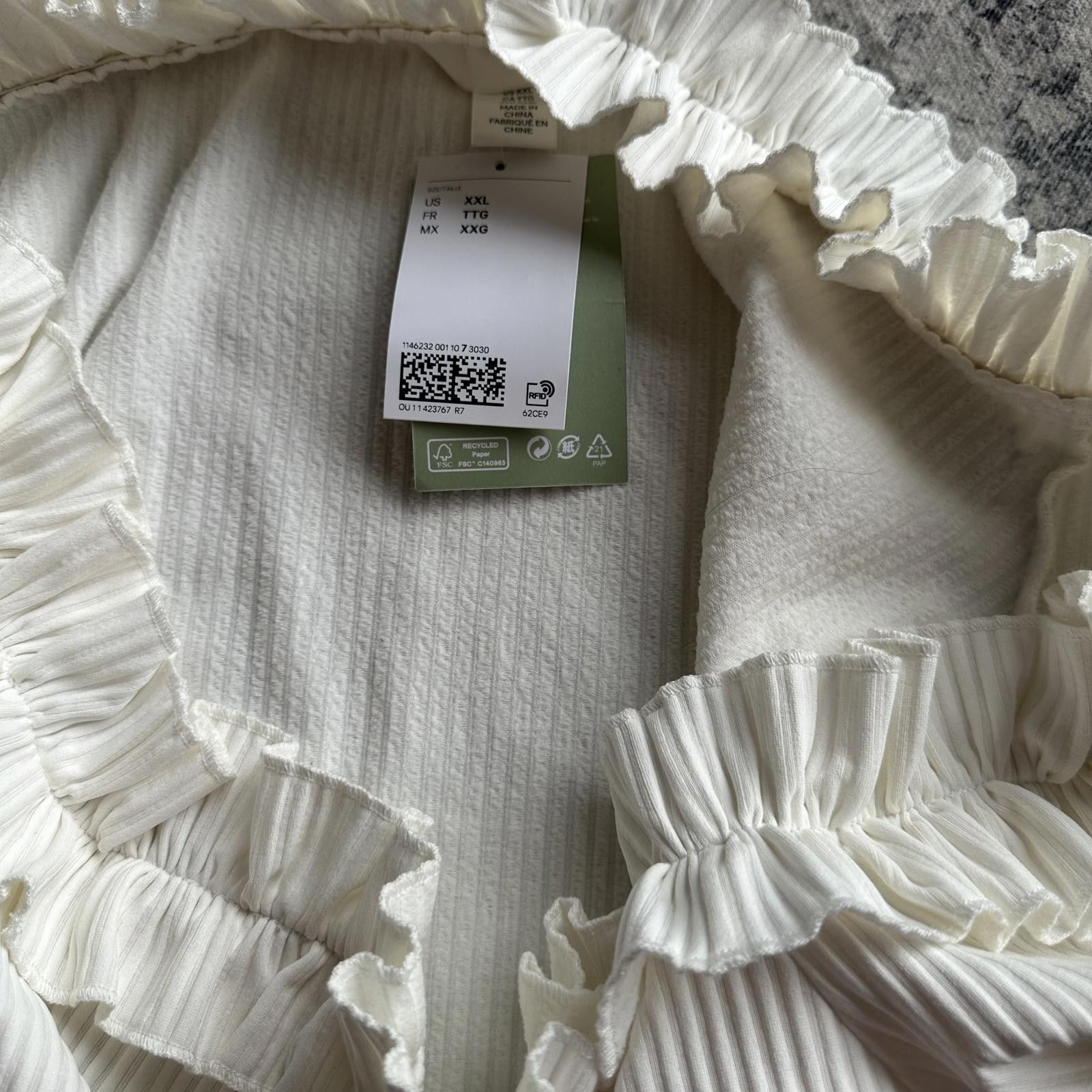 H&M Chic Ruffled Off-Shoulder Blouse - Cream Striped Size XXL / US 16-18 / IT 52-54 - 2 Thumbnail
