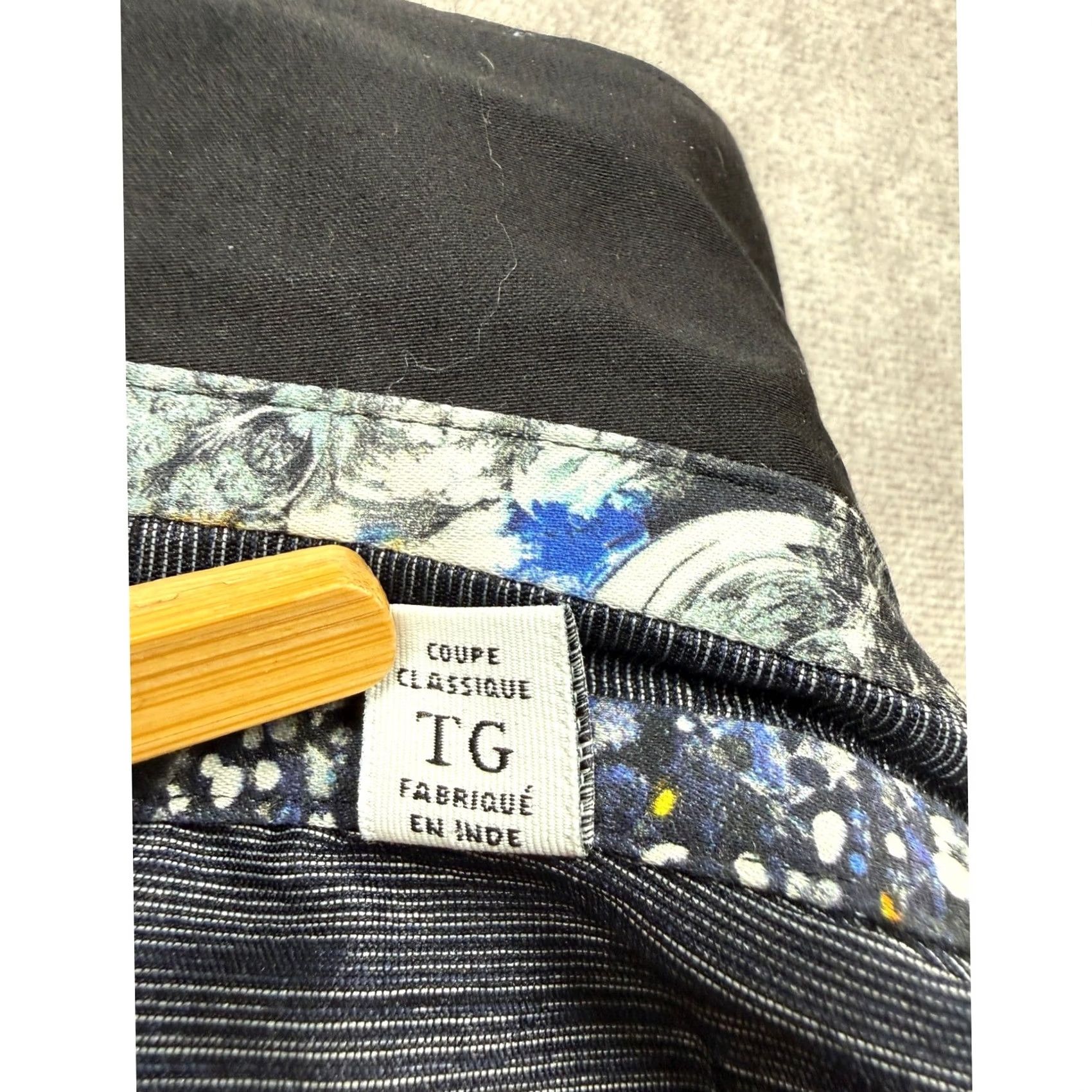 Robert Graham VINTAGE? No. Size US XL / EU 56 / 4 - 4 Thumbnail