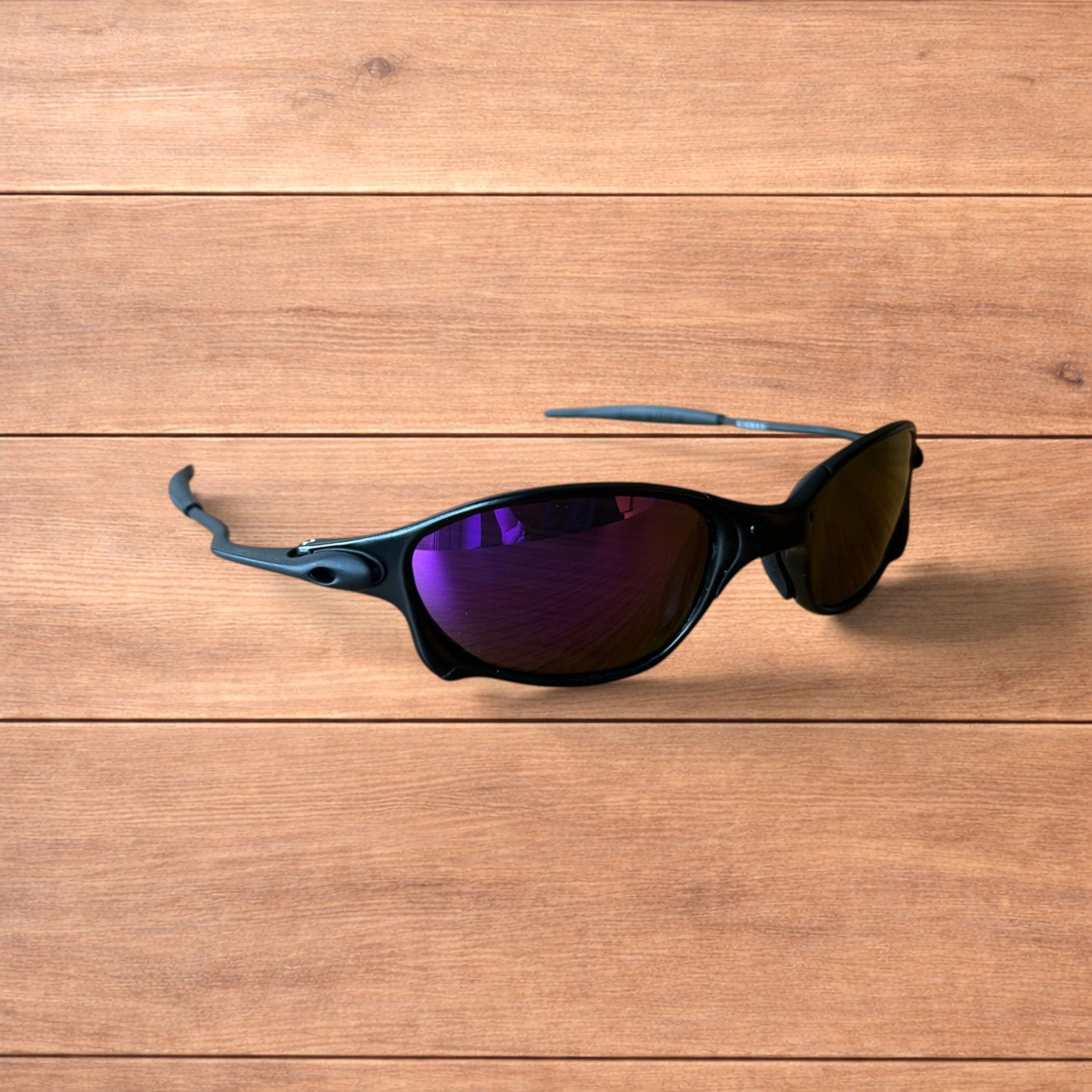 Japanese Brand Metal frame polarised sunglasses in black with purple lens. Size ONE SIZE - 6 Thumbnail