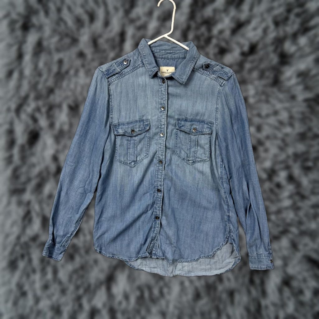 American Eagle Outfitters American Eagle Outfitters Shirt Womens S Blue Denim Boyfriend Fit Chambray Coastal Western Size S / US 4 / IT 40 - 1 Thumbnail