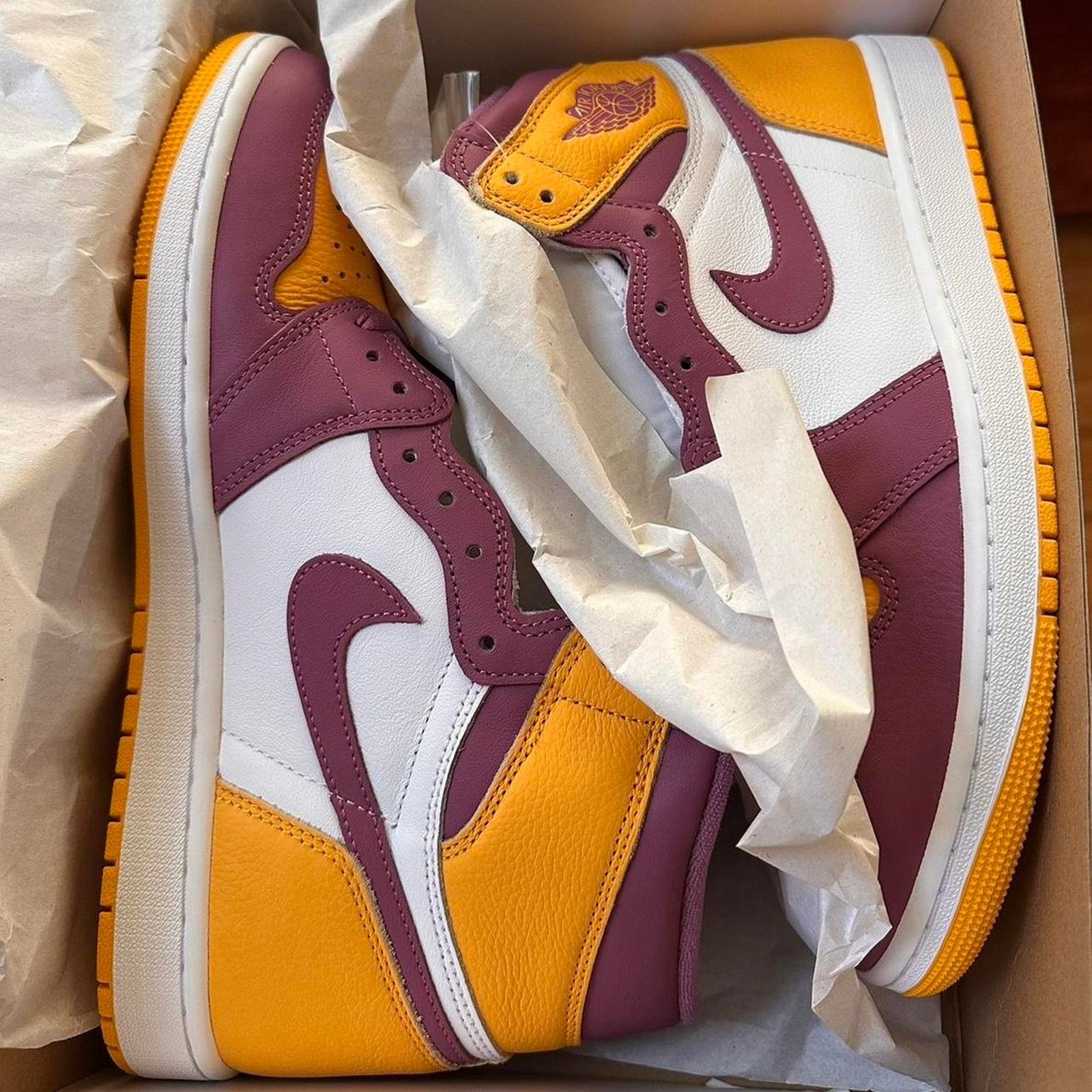Jordan Brand × Nike Jordan 1 Retro High OG Brotherhood Size US 10 / EU 43 - 8 Thumbnail