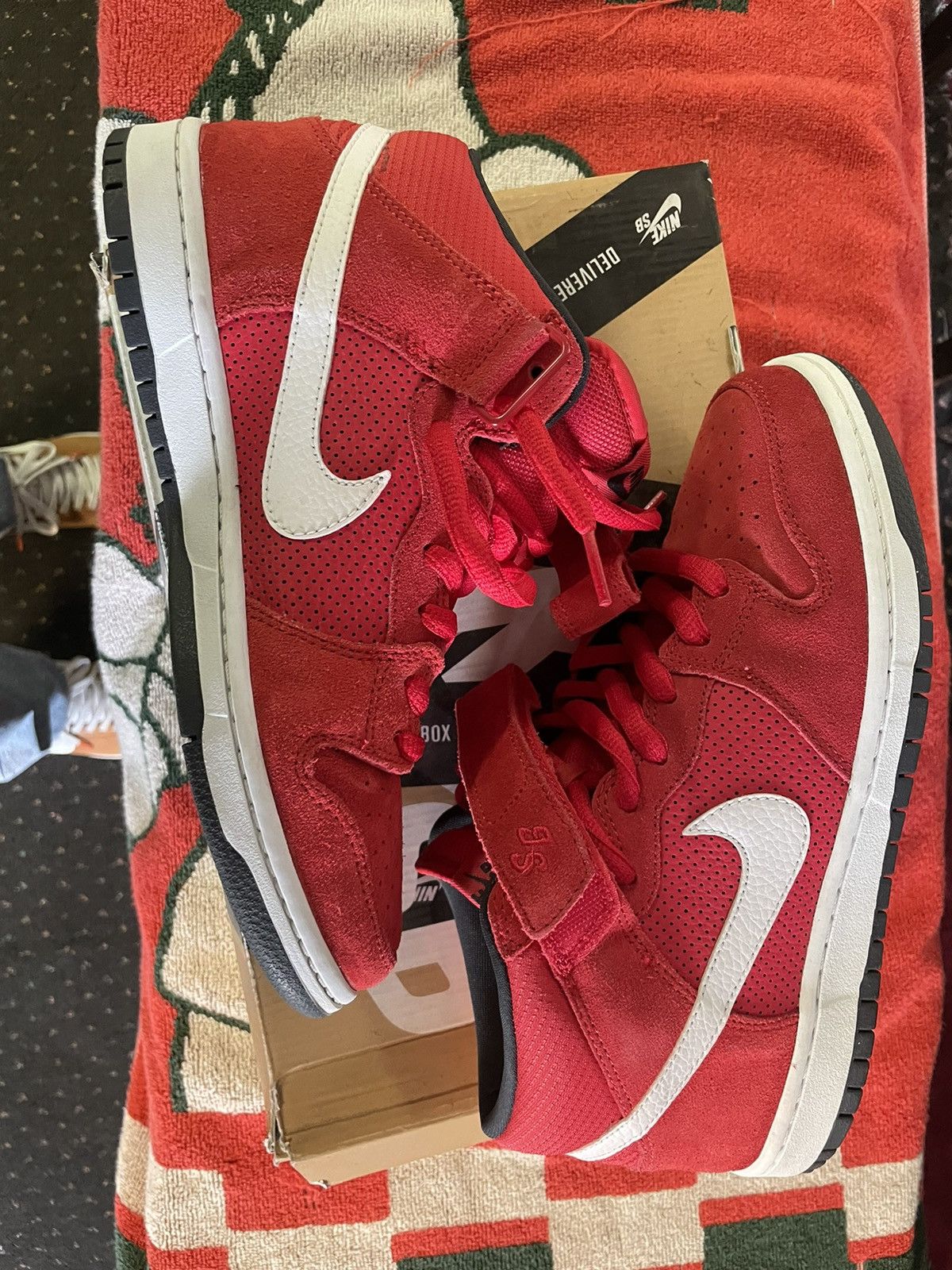 Nike Nike SB Dunk Mid Team Red Size US 8 / EU 41 - 4 Thumbnail