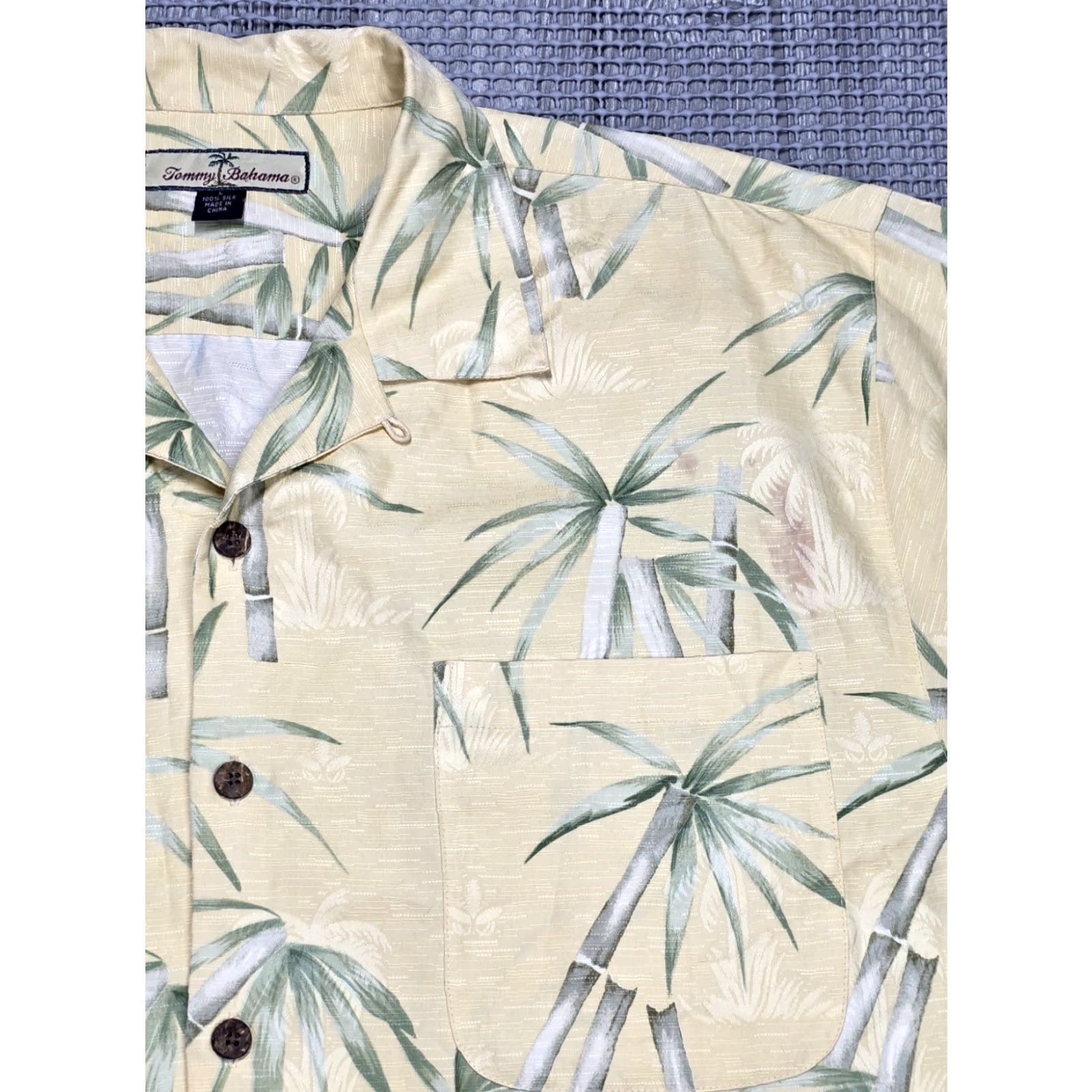 Tommy Bahama TOMMY BAHAMA Mens L Silk Short Sleeve Button-Up Yellow Hawaiian Camp Shirt Size US L / EU 52-54 / 3 - 3 Thumbnail