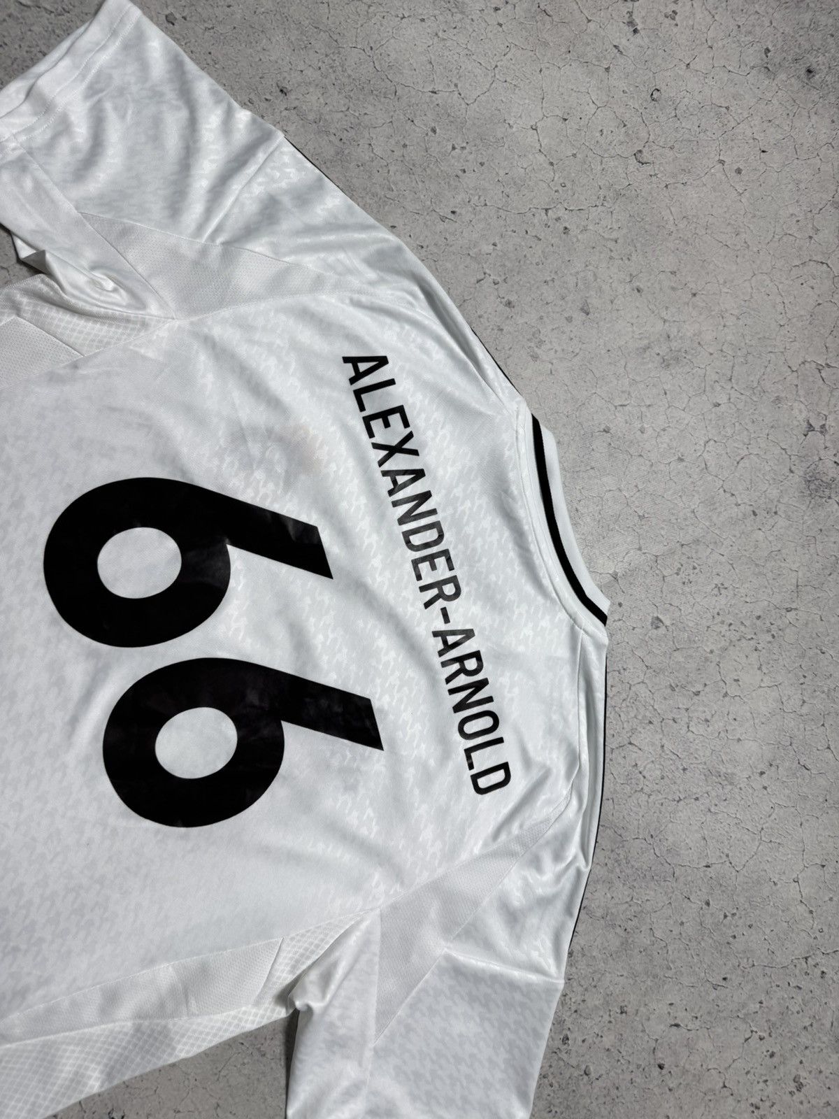 Adidas Adidas Real Madrid Alexander-Arnold #66 Soccer Jersey 2024 Size US M / EU 48-50 / 2 - 10 Thumbnail