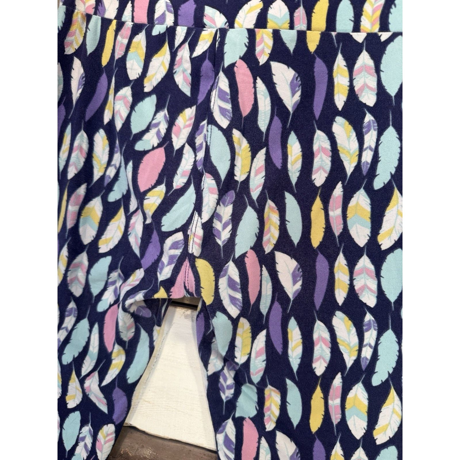 Other LuLaRoe Leggings OS One Size BIRD FEATHERS Purple Blue Pink Size 29" - 5 Thumbnail