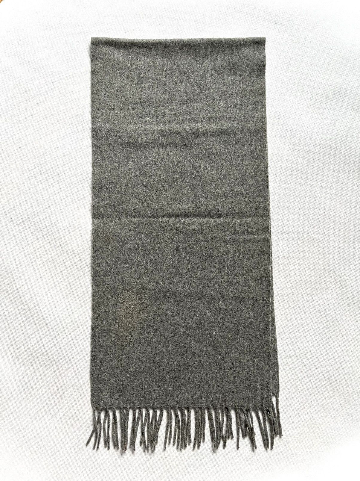 Louis Vuitton Louis Vuitton Single Logo 100% Cashmere Scarf Size ONE SIZE - 10 Thumbnail