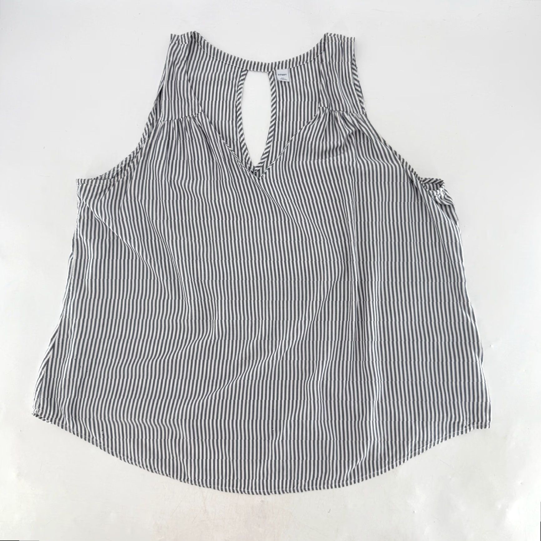 Old Navy Old Navy Tank Top Womens XXL Sleeveless V-Neck Keyhole Striped Gray Coastal Boho Size XXL / US 16-18 / IT 52-54 - 3 Thumbnail