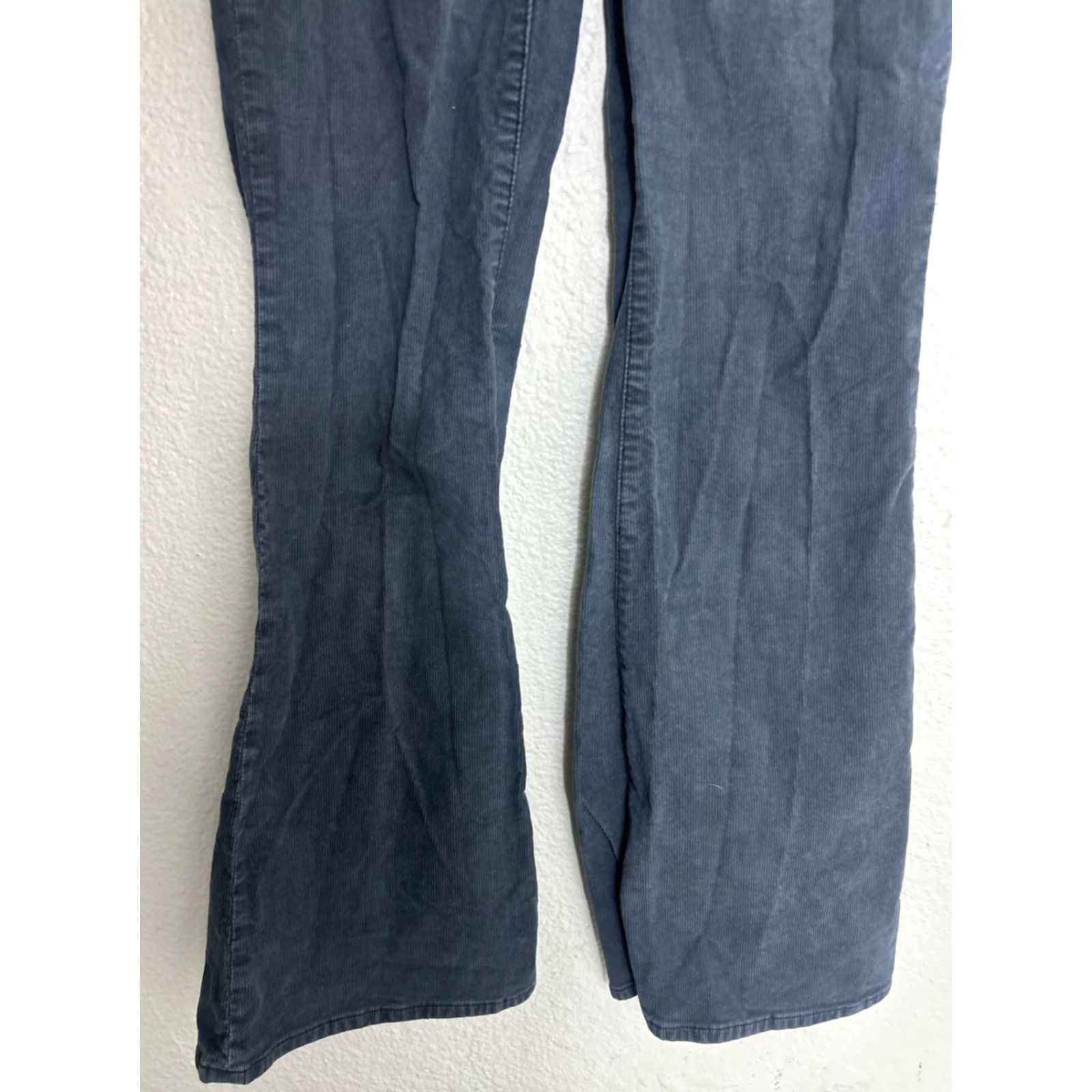 American Eagle Outfitters American Eagle Pants Super Hi Rise Flare Gray Corduroy Button Fly Womens Sz 0 Size 25" / US 0 / IT 36 - 2 Thumbnail