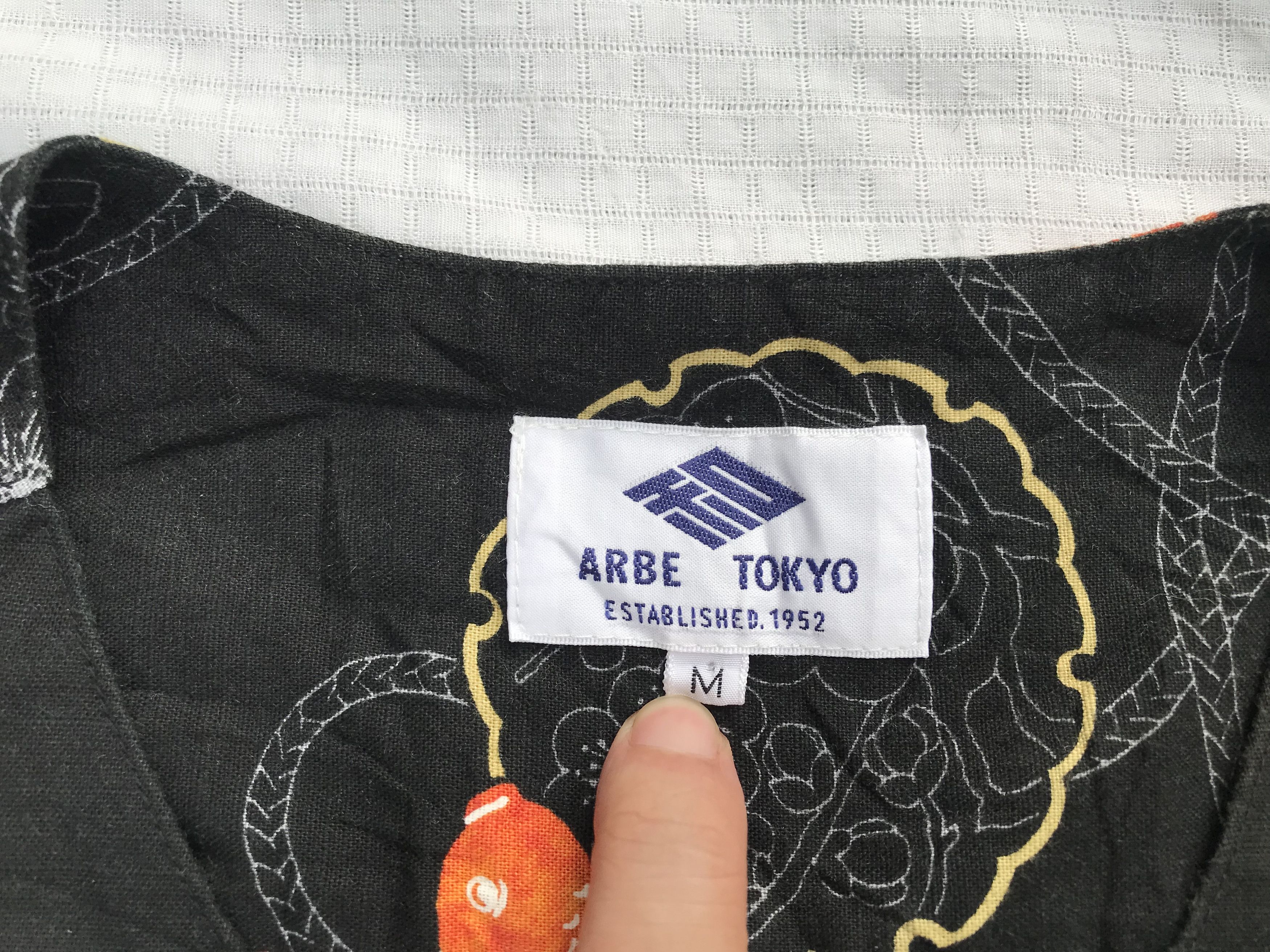 Japanese Brand (S108) Arbe Chitose Gold Fish 3/4 Sleeve Black V Neck Shirt Size US S / EU 44-46 / 1 - 2 Thumbnail