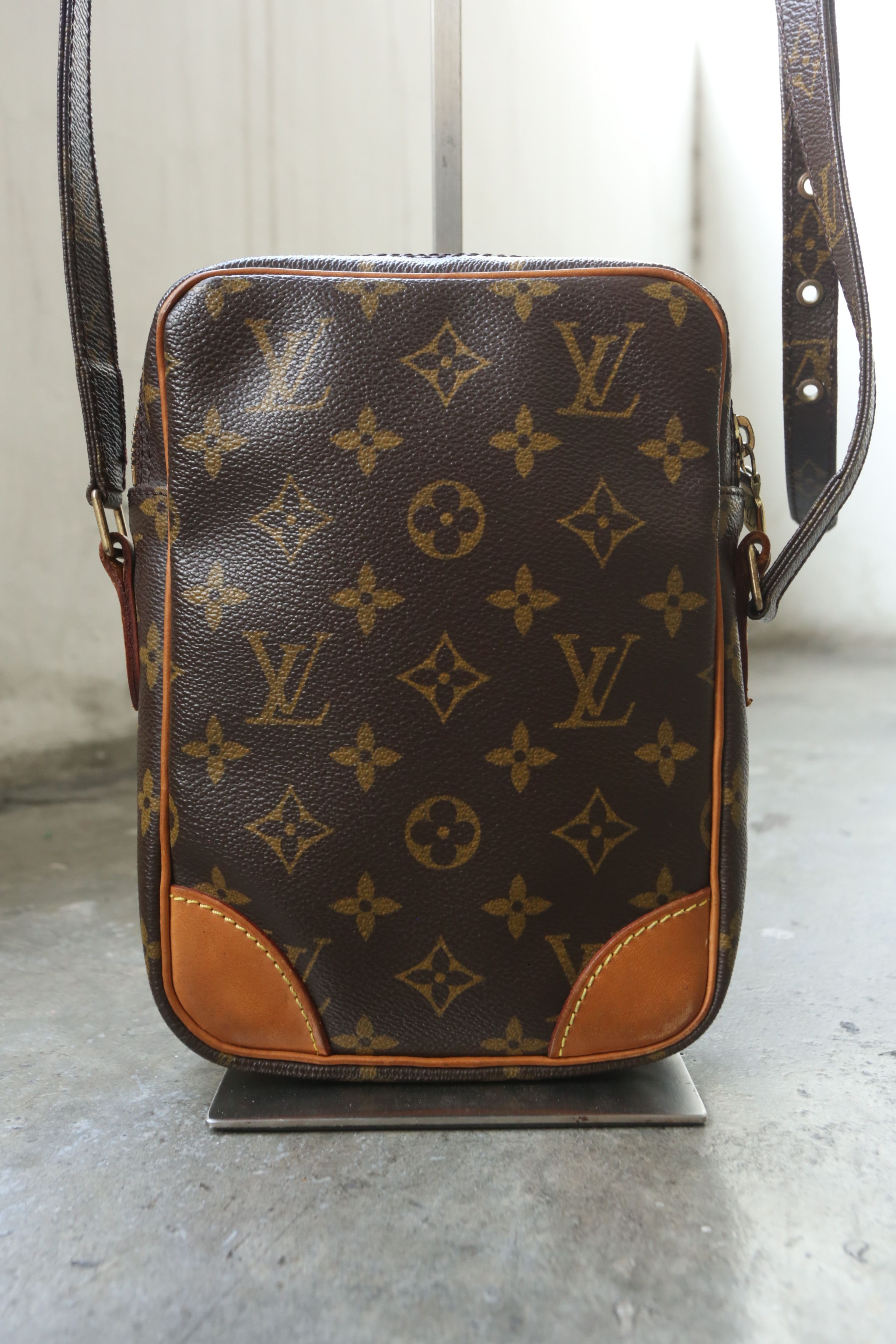 Louis Vuitton Louis Vuitton - Marc Jacobs - 2003 - LV Monogram Danube Size ONE SIZE - 2 Thumbnail