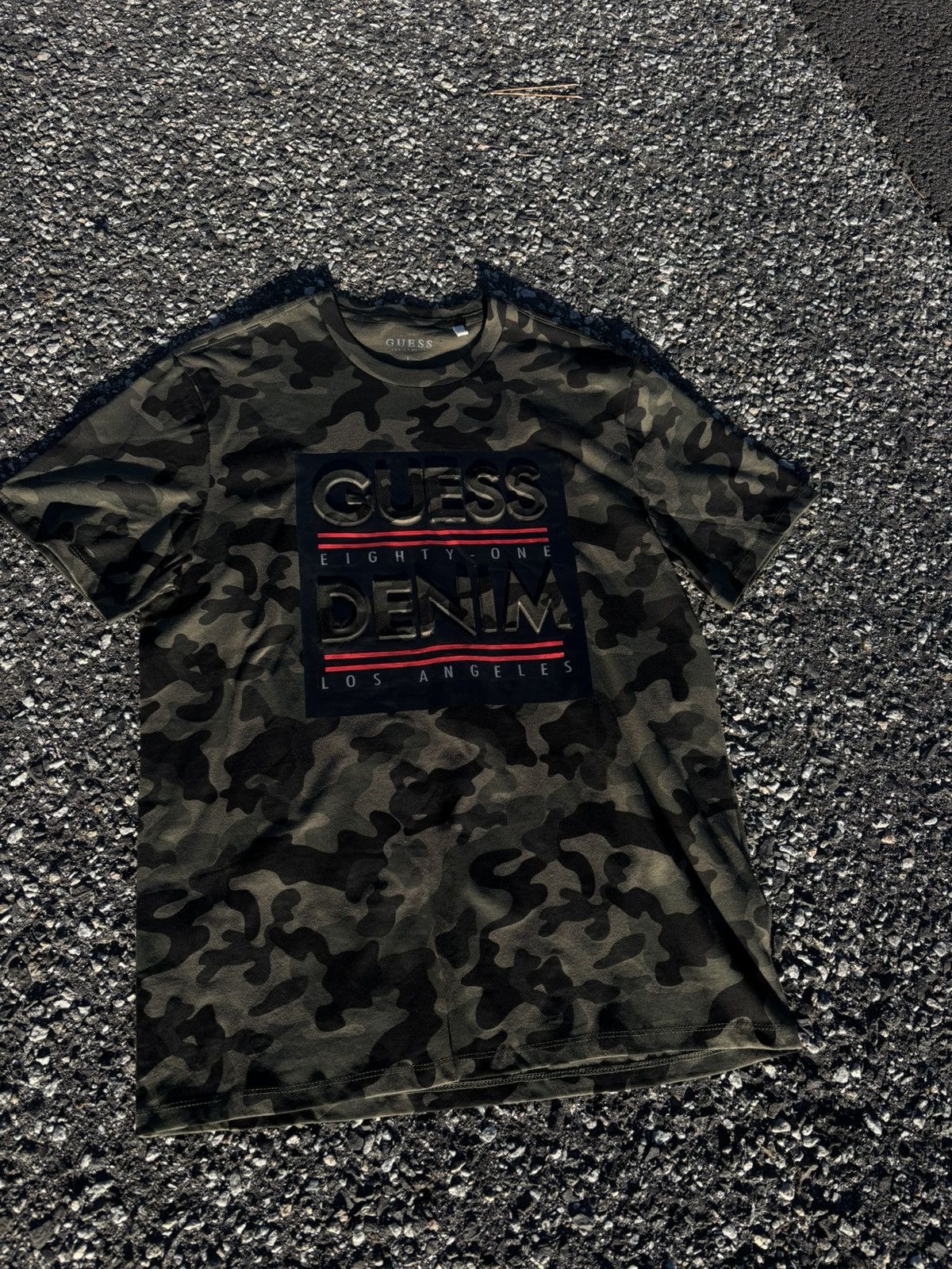 Guess Guess Camo Logo Tee – Guess Denim Los Angeles (mens Large) Size US L / EU 52-54 / 3 - 1 Thumbnail