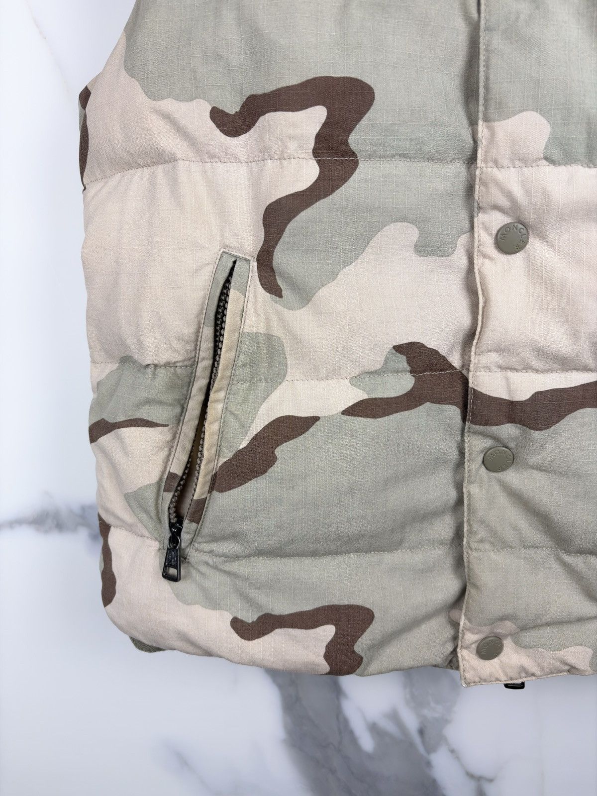 Junya Watanabe × Moncler AW06 Junya Watanabe Moncler Patch Camo Down Puffer Vest Size US S / EU 44-46 / 1 - 4 Thumbnail