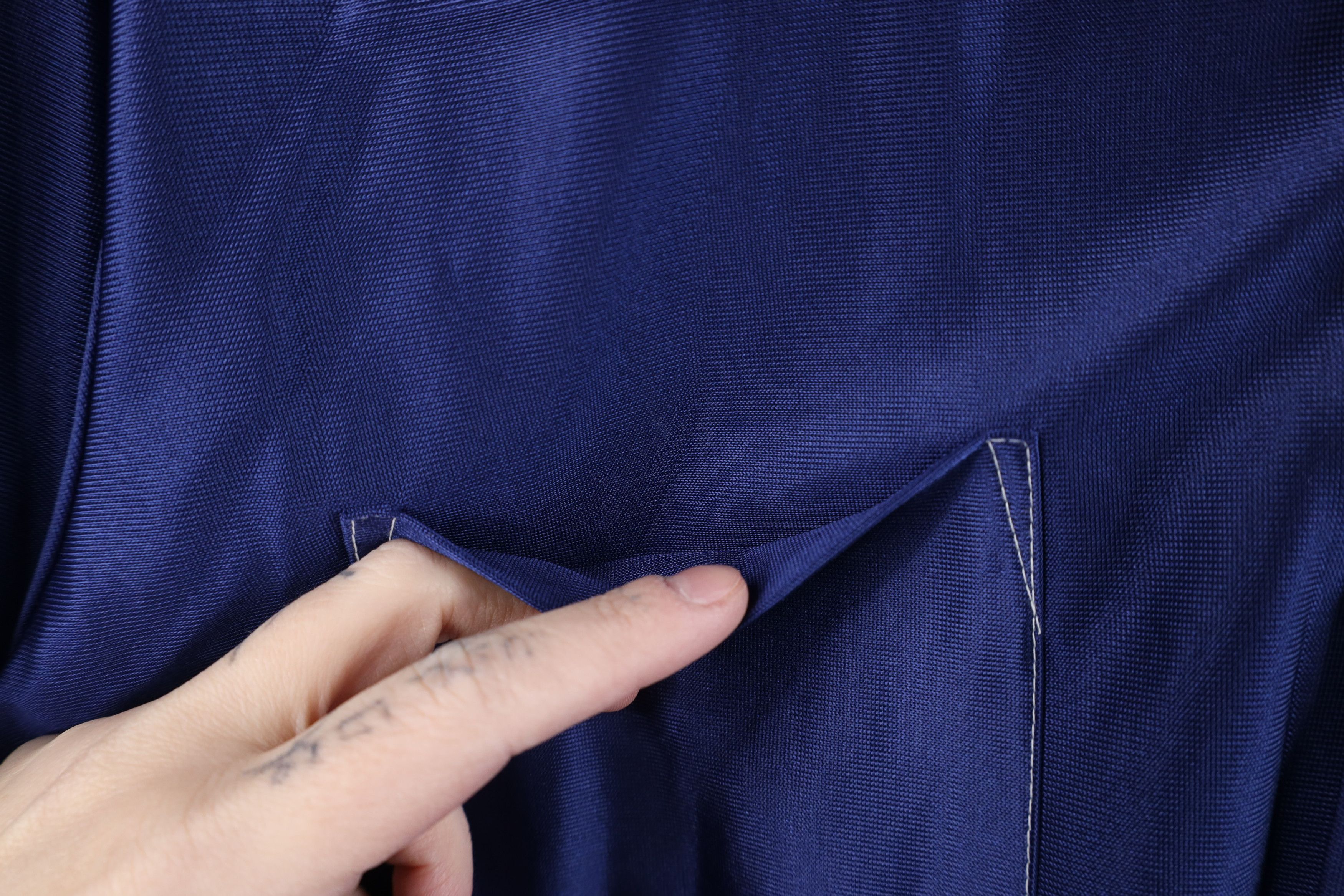 Vintage Vintage 70s Streetwear Nylon Knit Dagger Collar Button Shirt Size US M / EU 48-50 / 2 - 7 Thumbnail