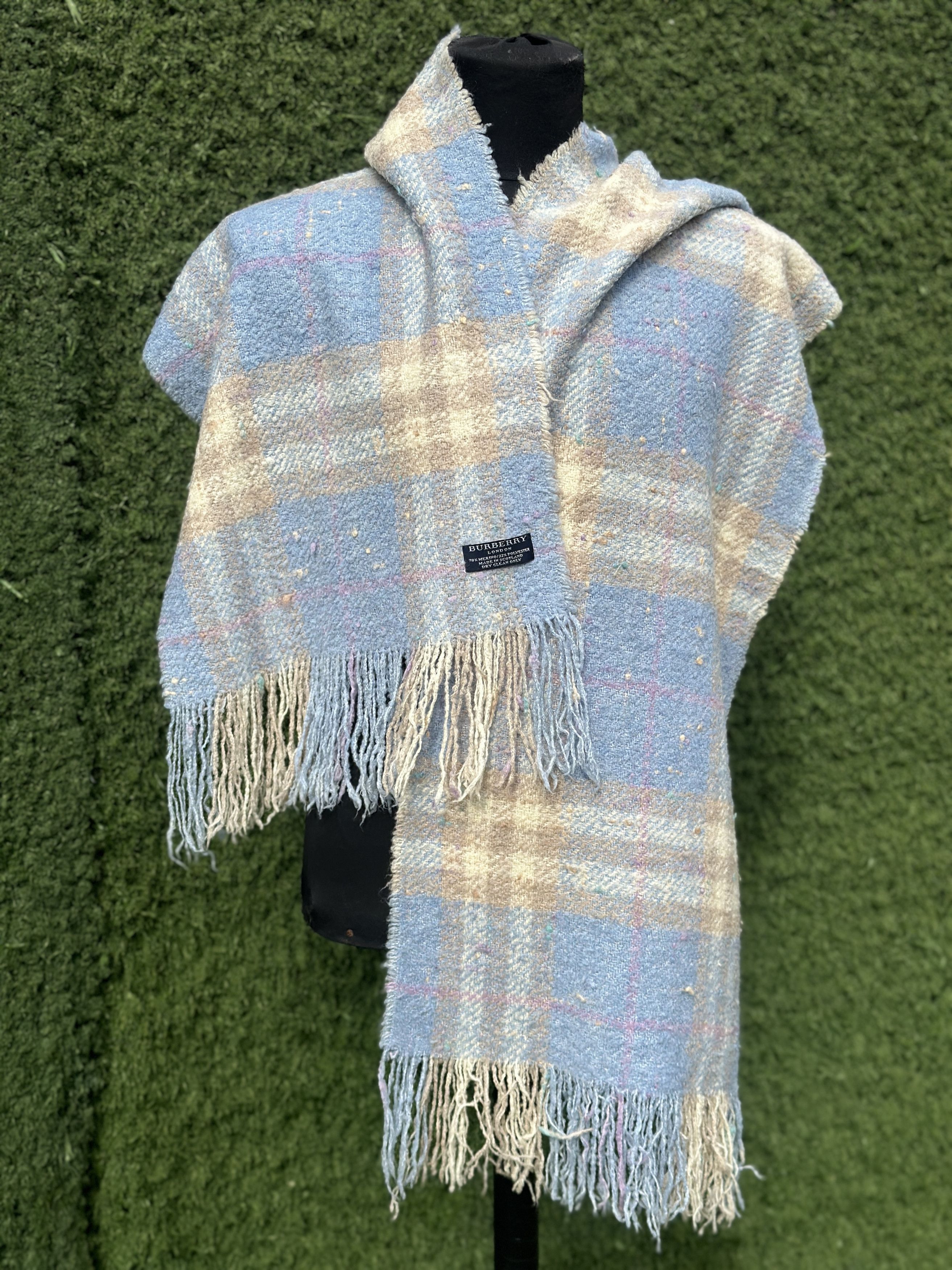 Burberry Burberry London Merino Wool Blend Scarf Thick Plaid 200x36cm Size ONE SIZE - 1 Preview