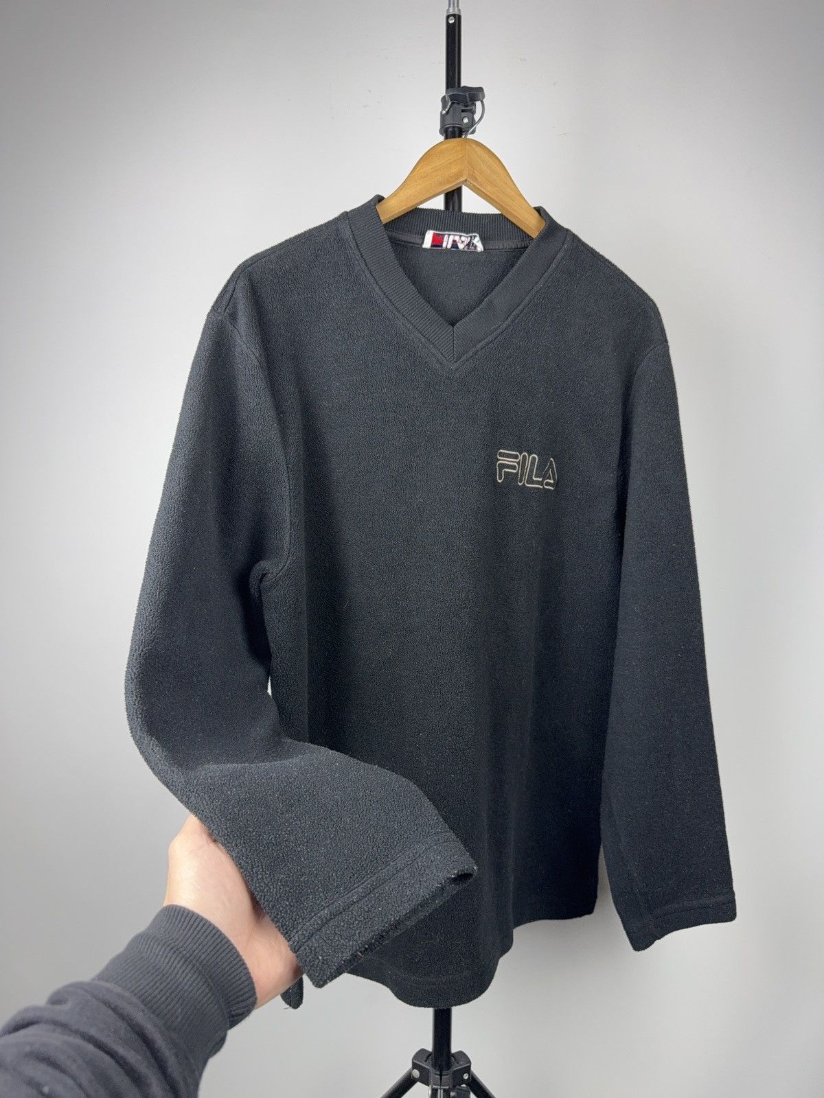 Fila 00s Vintage FILA V Neck Fleece Sweatshirt Logo Y2K Size L Size US L / EU 52-54 / 3 - 7 Thumbnail