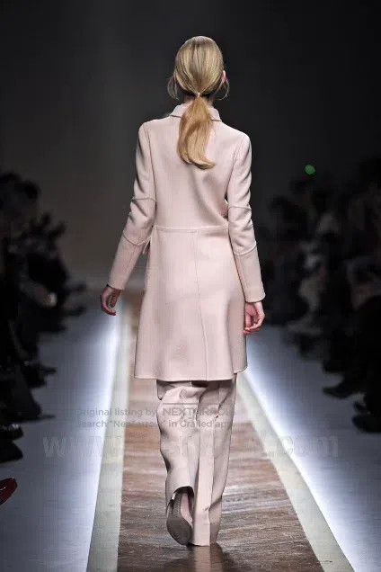 Valentino Valentino Nude coat coat Size M / US 6-8 / IT 42-44 - 2 Thumbnail