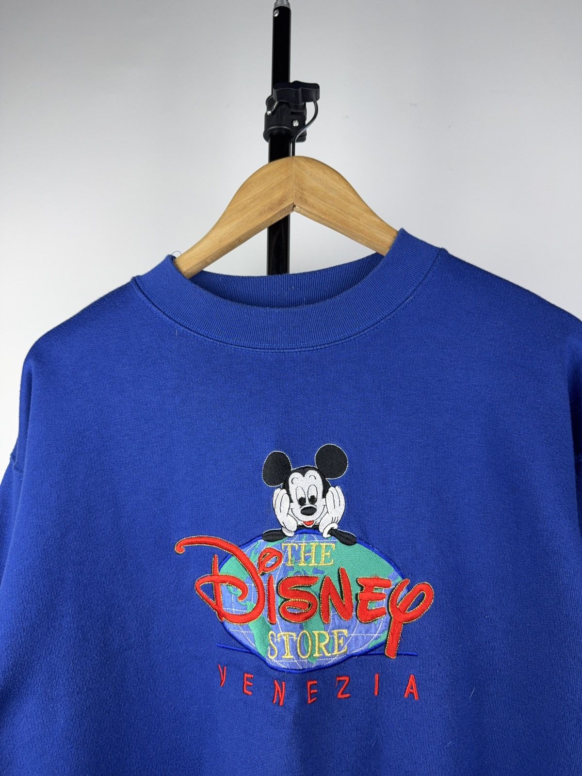 Disney × Mickey Mouse × Vintage 90s Disney Store Venezia Sweatshirt Embroidered Crewneck Size US M / EU 48-50 / 2 - 2 Thumbnail