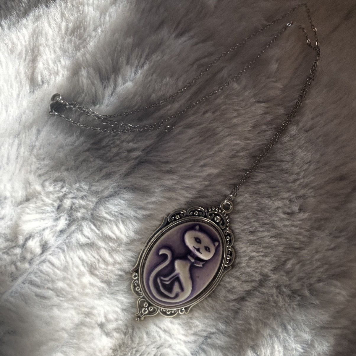 Handmade Handcrafted purple sitting pretty kitty cat cameo necklace Size ONE SIZE - 5 Thumbnail