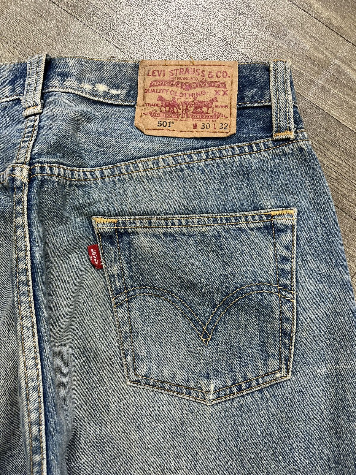Levi's Vintage Clothing 🇮🇩1990s Vintage Levis 501 30x32 Distressed Light Blue Jeans Size US 30 / EU 46 - 19 Thumbnail