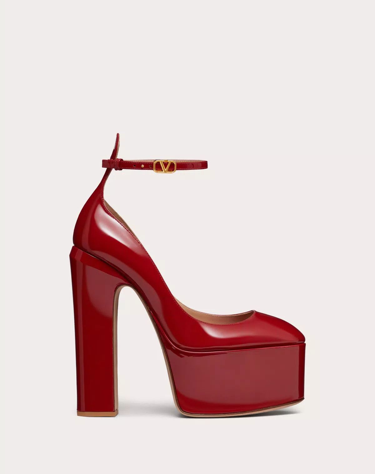 o1s1wg111125 Tan-Go Platform Pumps in Burgundy