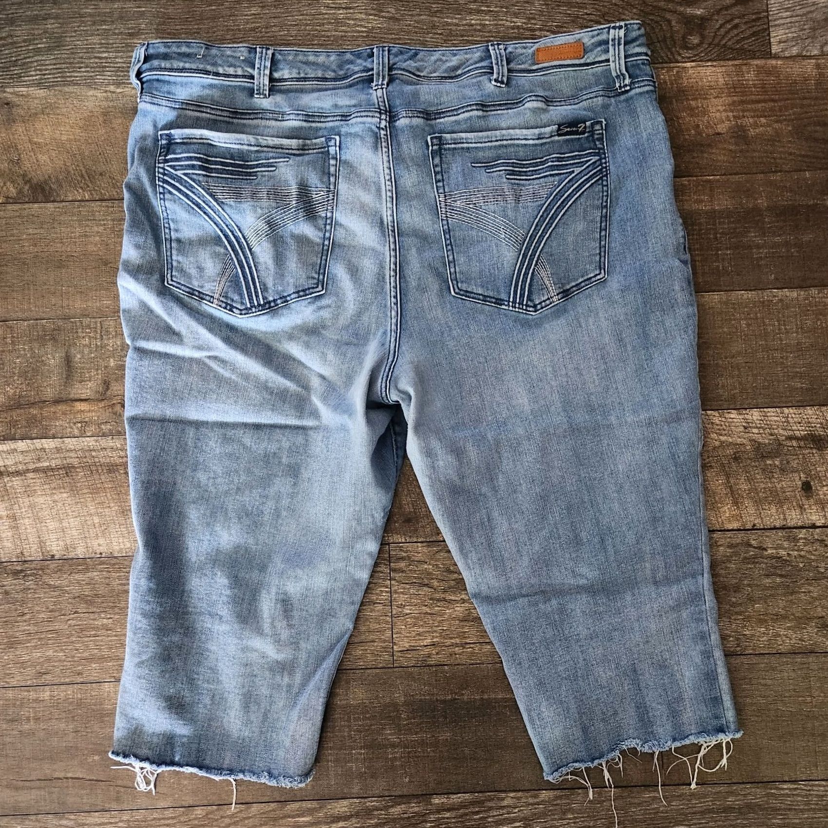 Vintage VINTAGE Seven7 Light Wash Breezy Crop Blue Jeans Women's Size 22 Plus Distressed Luxe 90s Womens Jeans Size 40" / US 18 - 2 Thumbnail