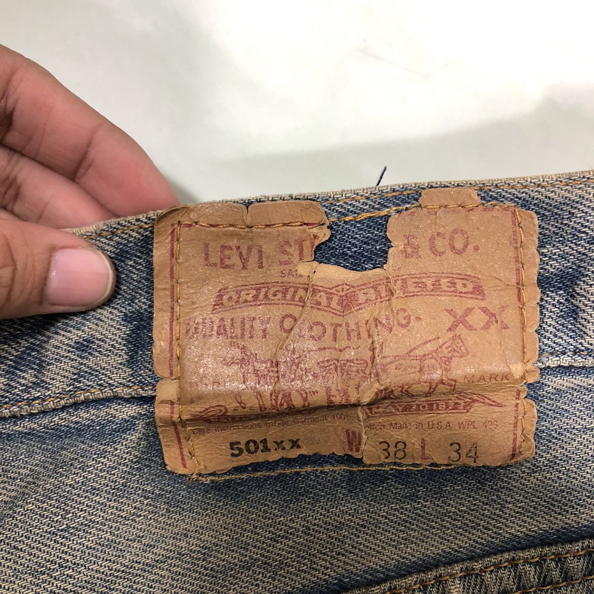 Levi's Vintage Clothing 🔥80’s Vintage Selvedges Distressed Denim Jeans Levi’s 501 Size US 36 / EU 52 - 14 Thumbnail
