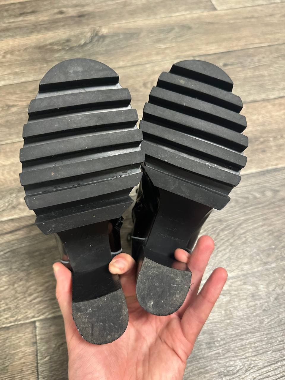 Louis Vuitton LOUIS VUITTON Boots Black leather Women heels size 37 Size US 7 / IT 37 - 9 Thumbnail