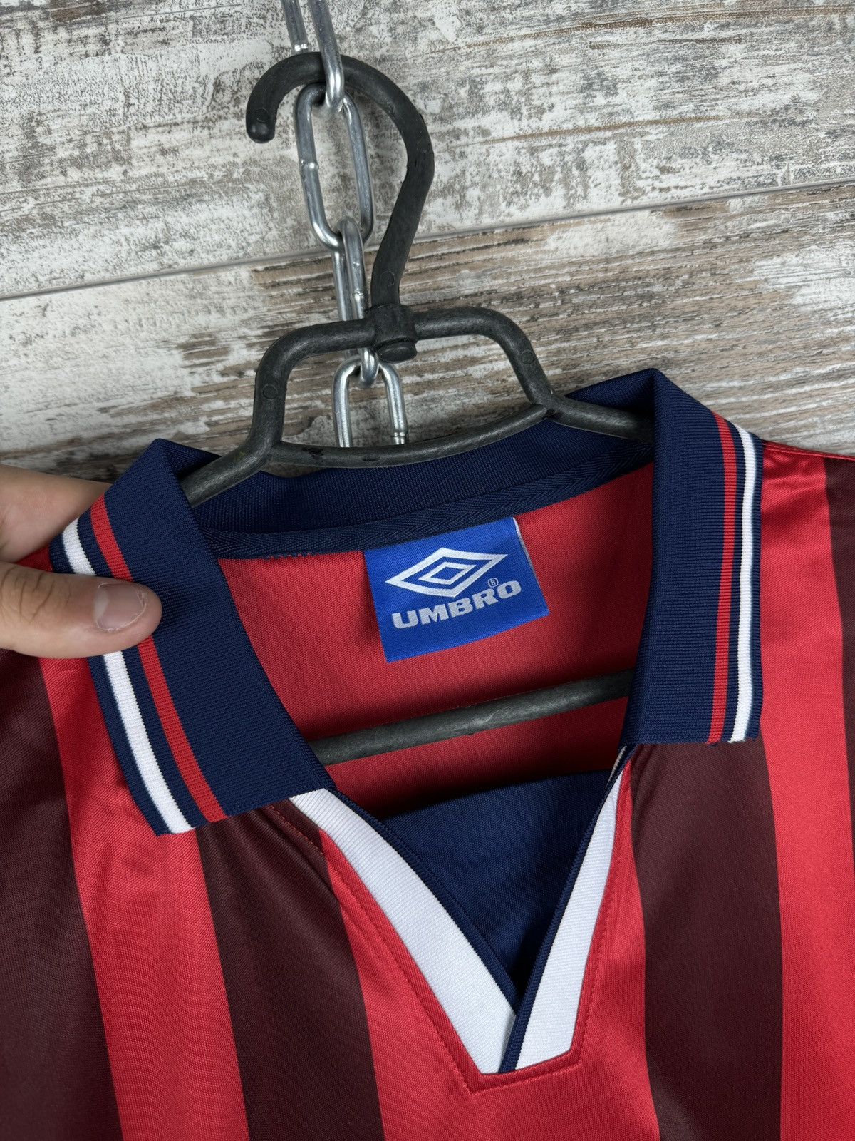 Umbro × Vintage Mens Vintage Umbro England National Team Huckerby T-shirt Size US XL / EU 56 / 4 - 6 Thumbnail