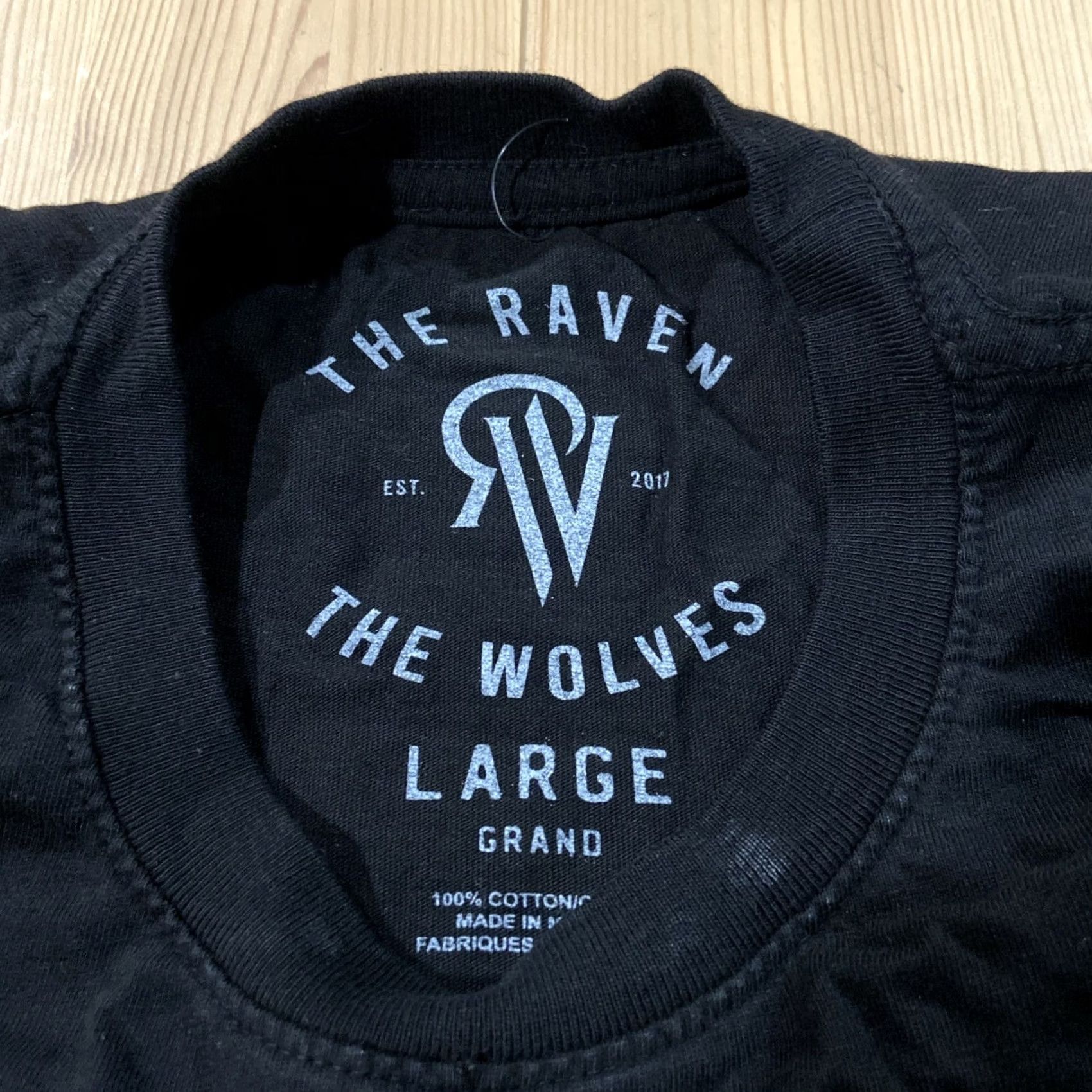 Vintage VINTAGE The Ravens The Wolves Skull Flowers Layered Grunge Goth Tattoo T Shirt Large Size US L / EU 52-54 / 3 - 3 Thumbnail