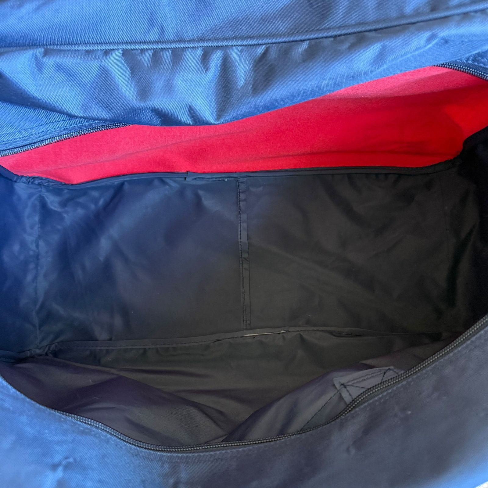 Tommy Hilfiger Vintage Tommy Hilfiger Duffle Bag Red Blue Size ONE SIZE - 6 Thumbnail