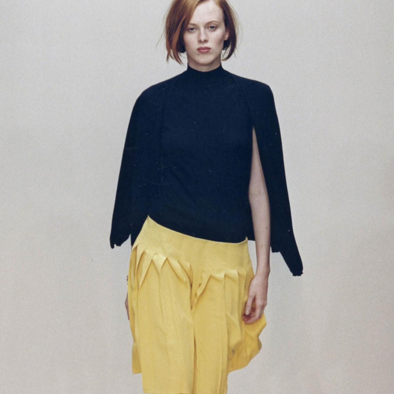 Prada Vintage 2000 S/S Pleated Silk Skirt Size 32" / US 10 / IT 46 - 1 Thumbnail