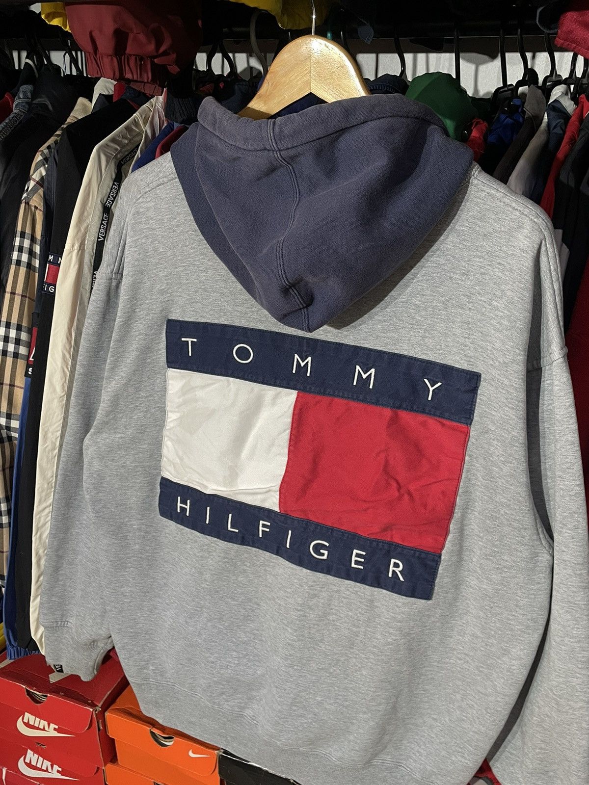 Tommy Hilfiger × Vintage Hoodie Tommy Hilfiger Big Logo 90’s Vintage Size US L / EU 52-54 / 3 - 2 Thumbnail