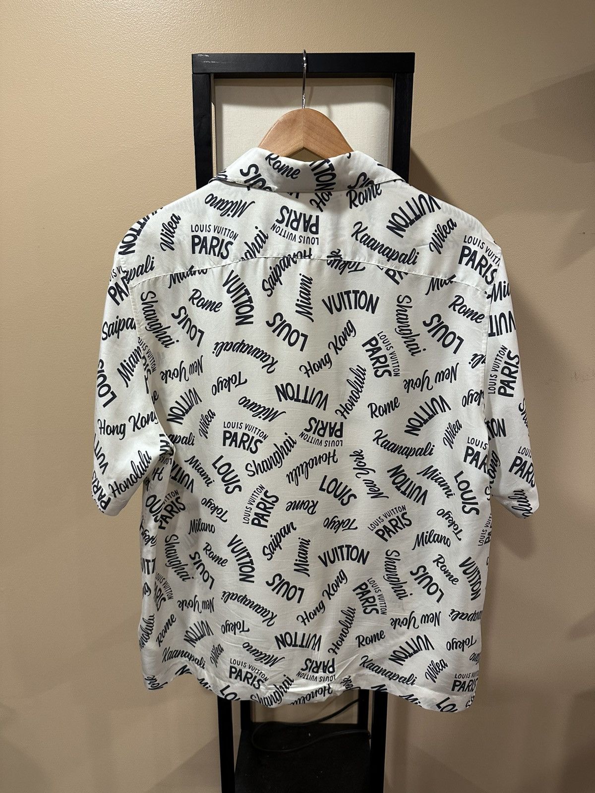 Kim Jones Louis Vuitton Kim Jones SS18 Cities White Silk Button Shirt Size US L / EU 52-54 / 3 - 2 Thumbnail