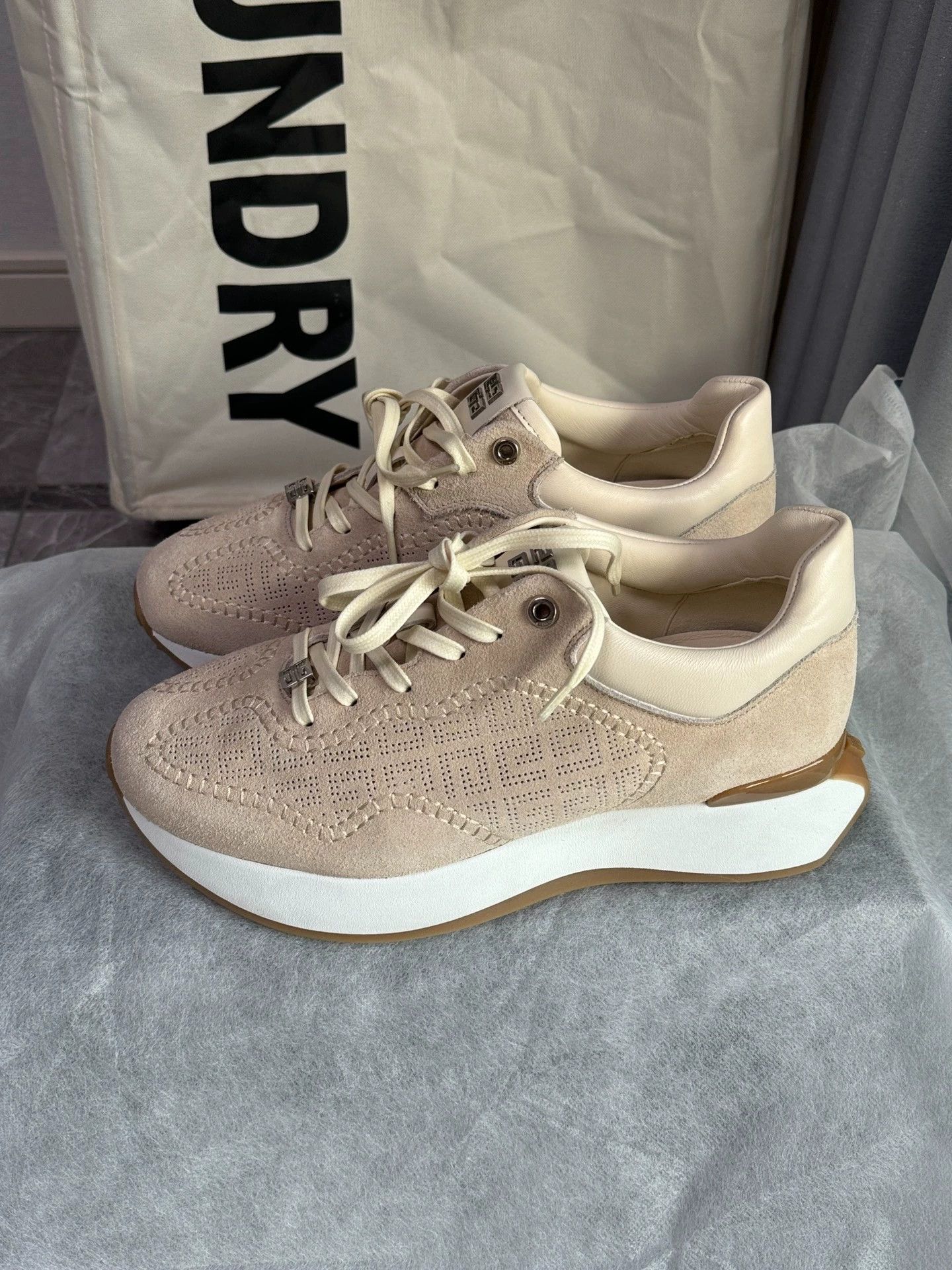 Givenchy Givenchy Beige Suede Sneakers 40.5 Unisex Size US 7.5 / EU 40-41 - 1 Thumbnail