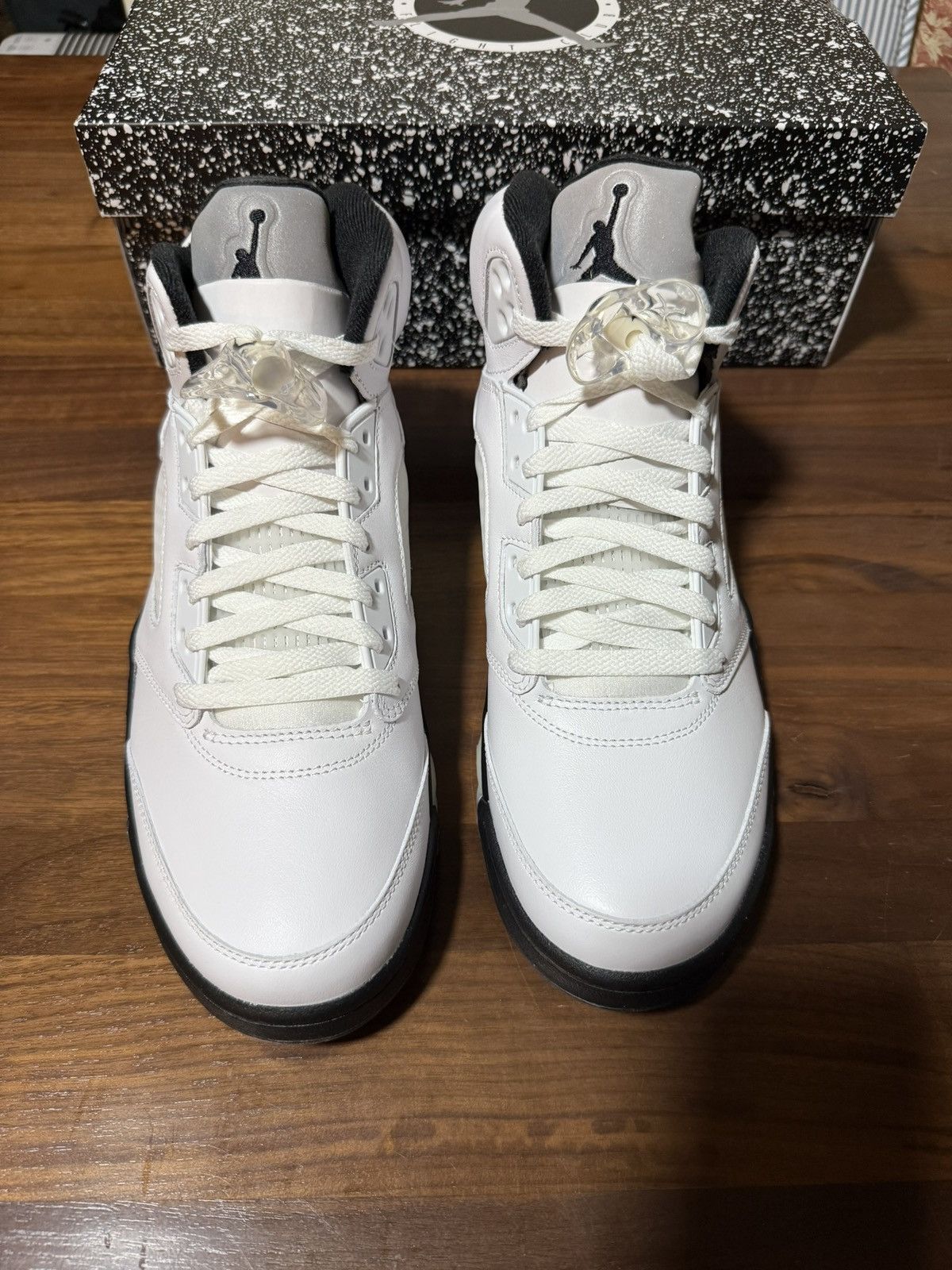 Jordan Brand Nike AIR JORDAN 5 RETRO WHITE AND BLACK (DD0587-110) Size 11 Size US 11 / EU 44 - 4 Thumbnail