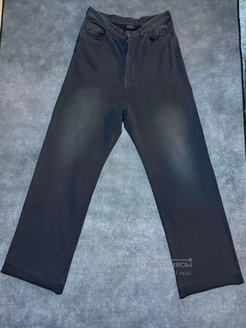 Balenciaga FW22 Solid Casual Pants.