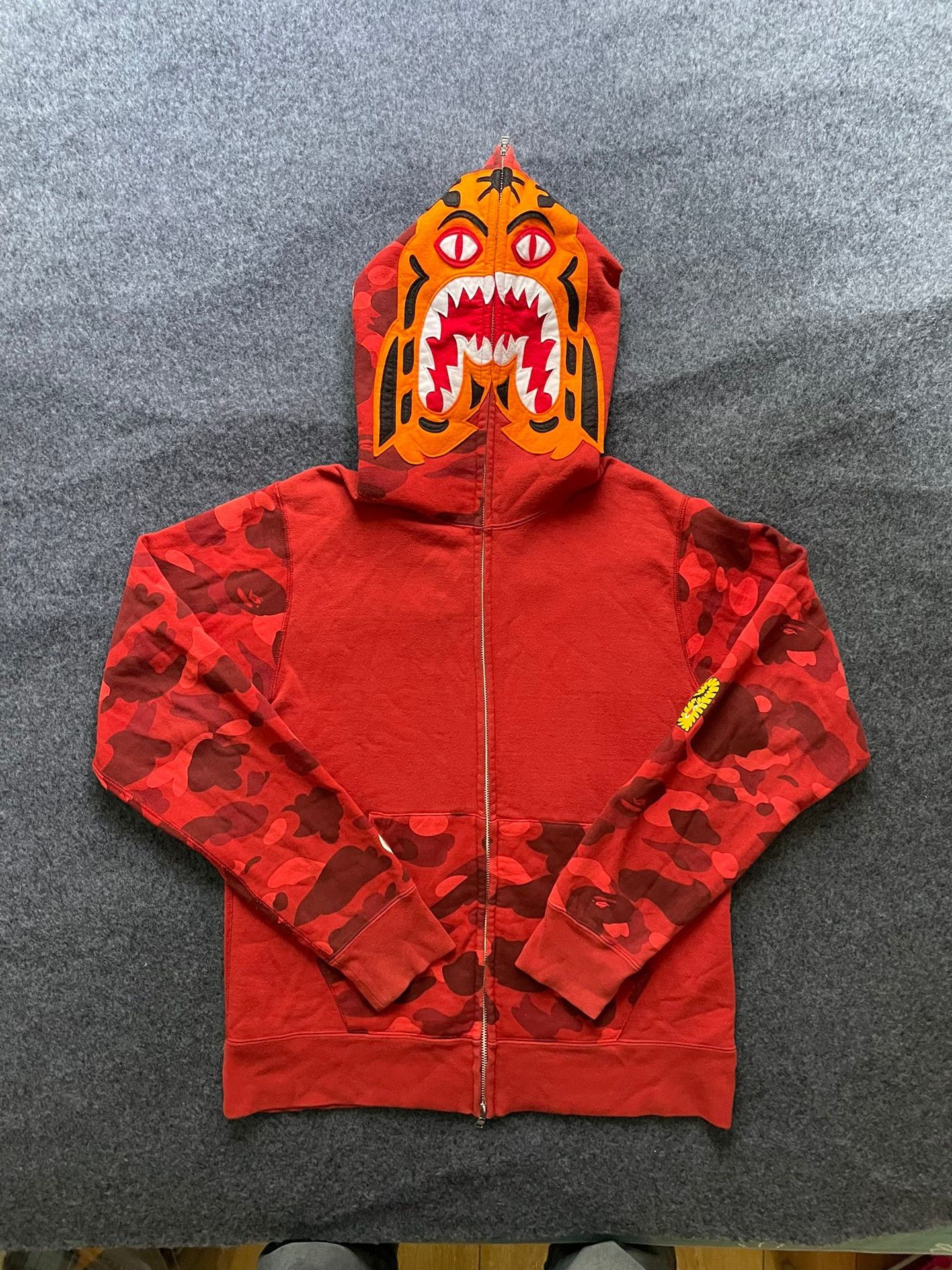 Bape Bape Multi Shark Sweatshirt Pullover Size US L / EU 52-54 / 3 - 1 Thumbnail